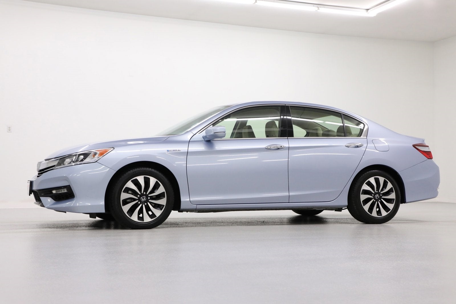 2017 Honda Accord Hybrid HD Backup Camera Cruise Bluetooth Dual Zone AC Low Mileage Clean Carfax Low Payments