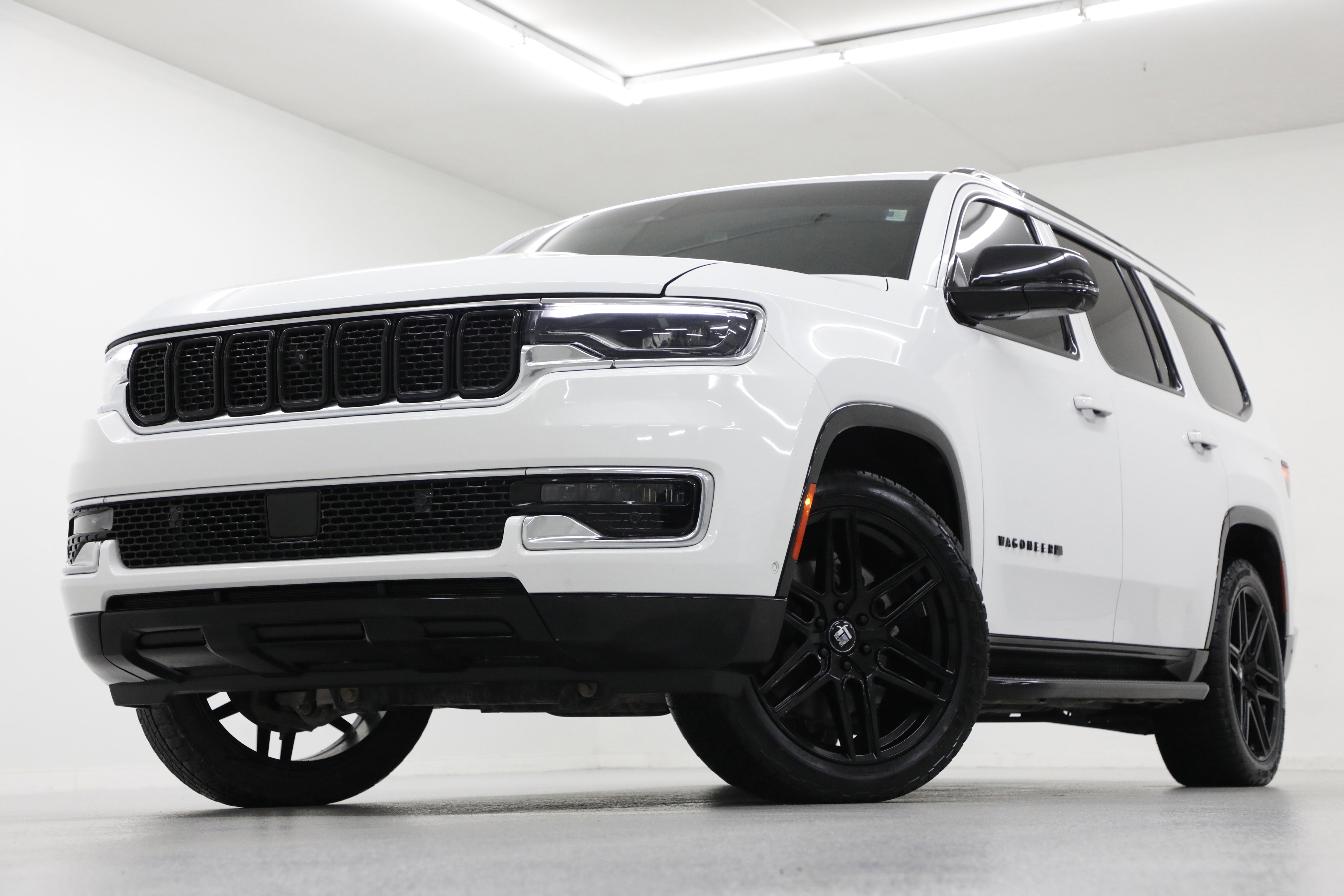 2023 Jeep Wagoneer Base