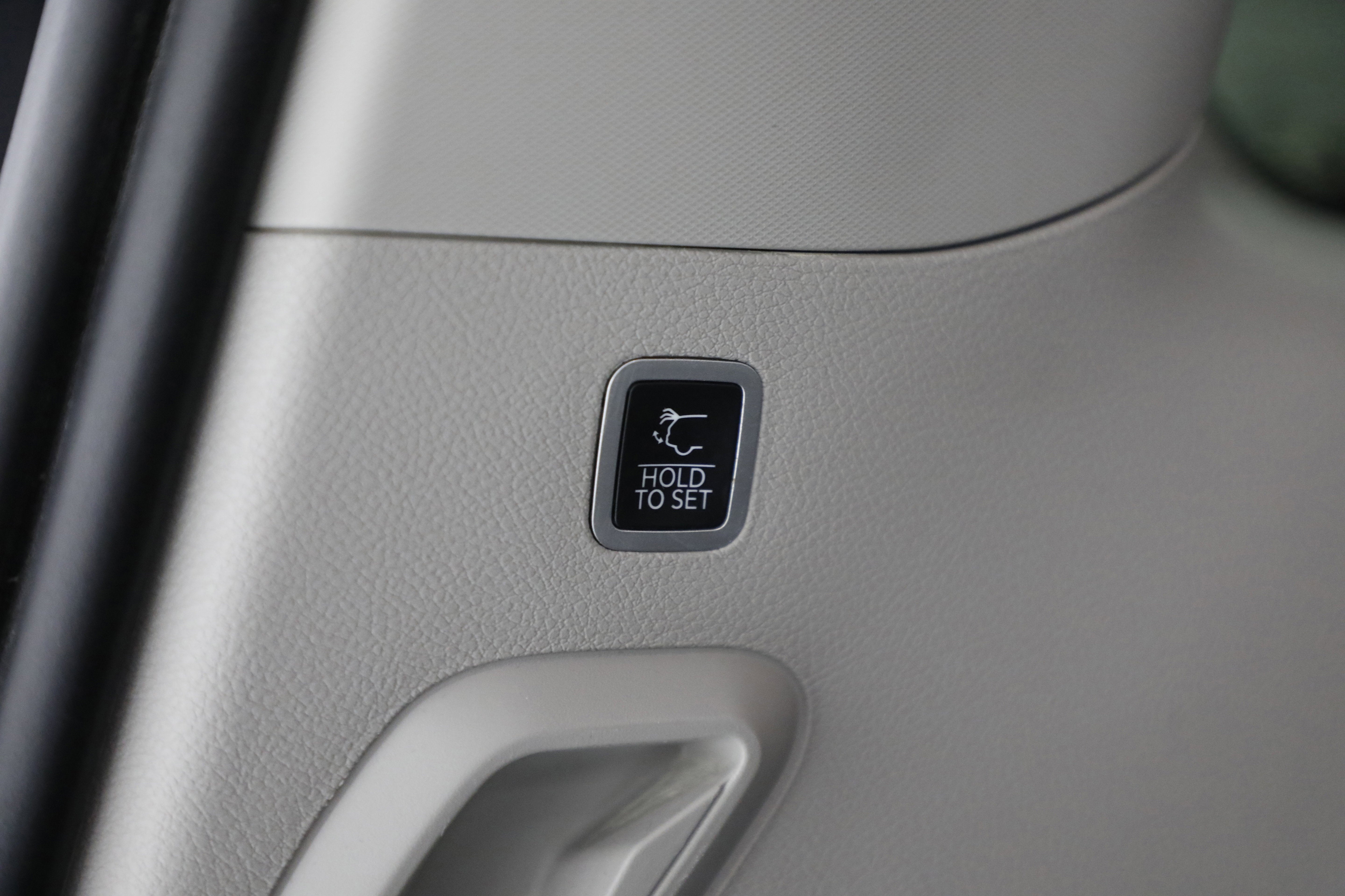 2023 Jeep Wagoneer Base