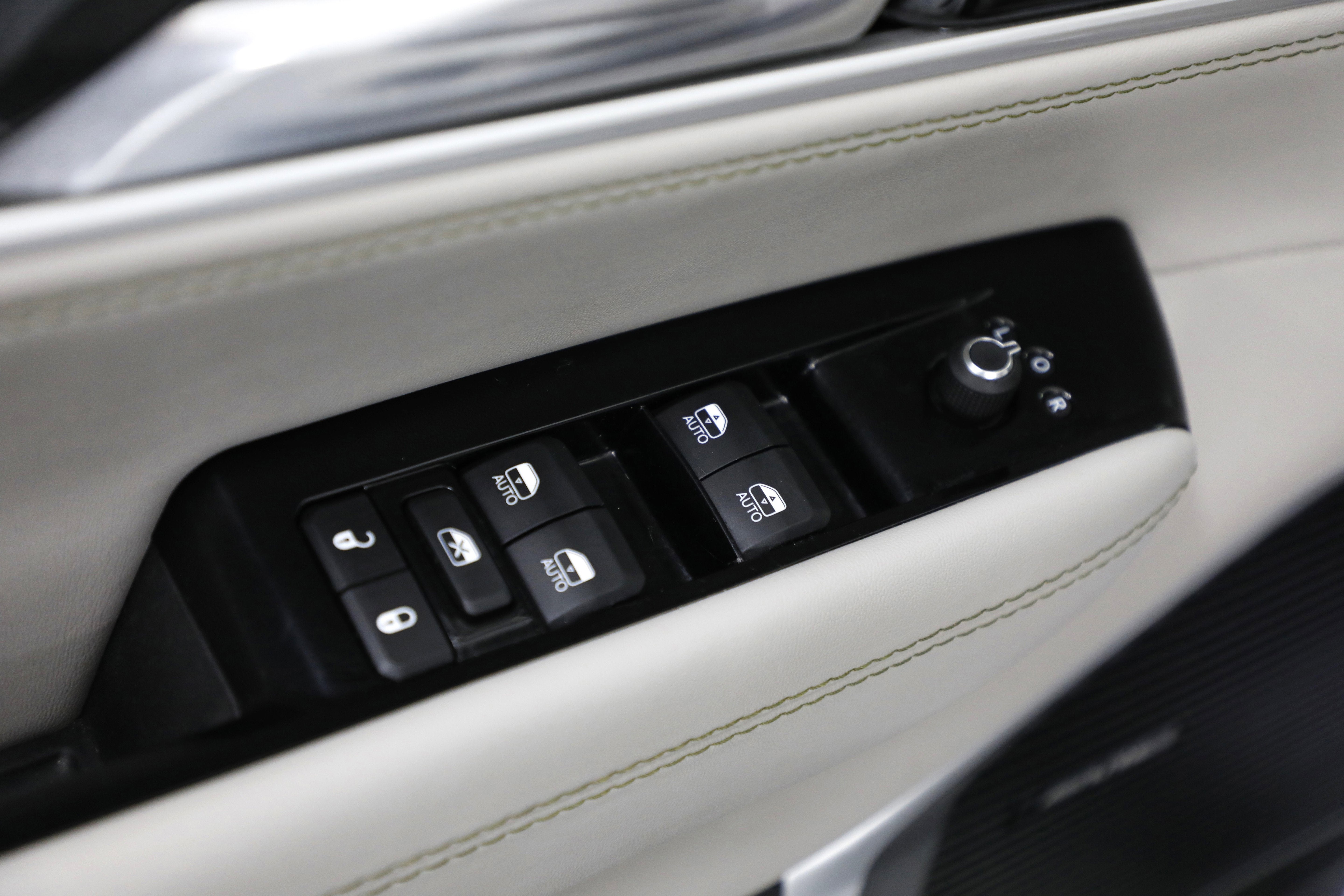 2023 Jeep Wagoneer Base