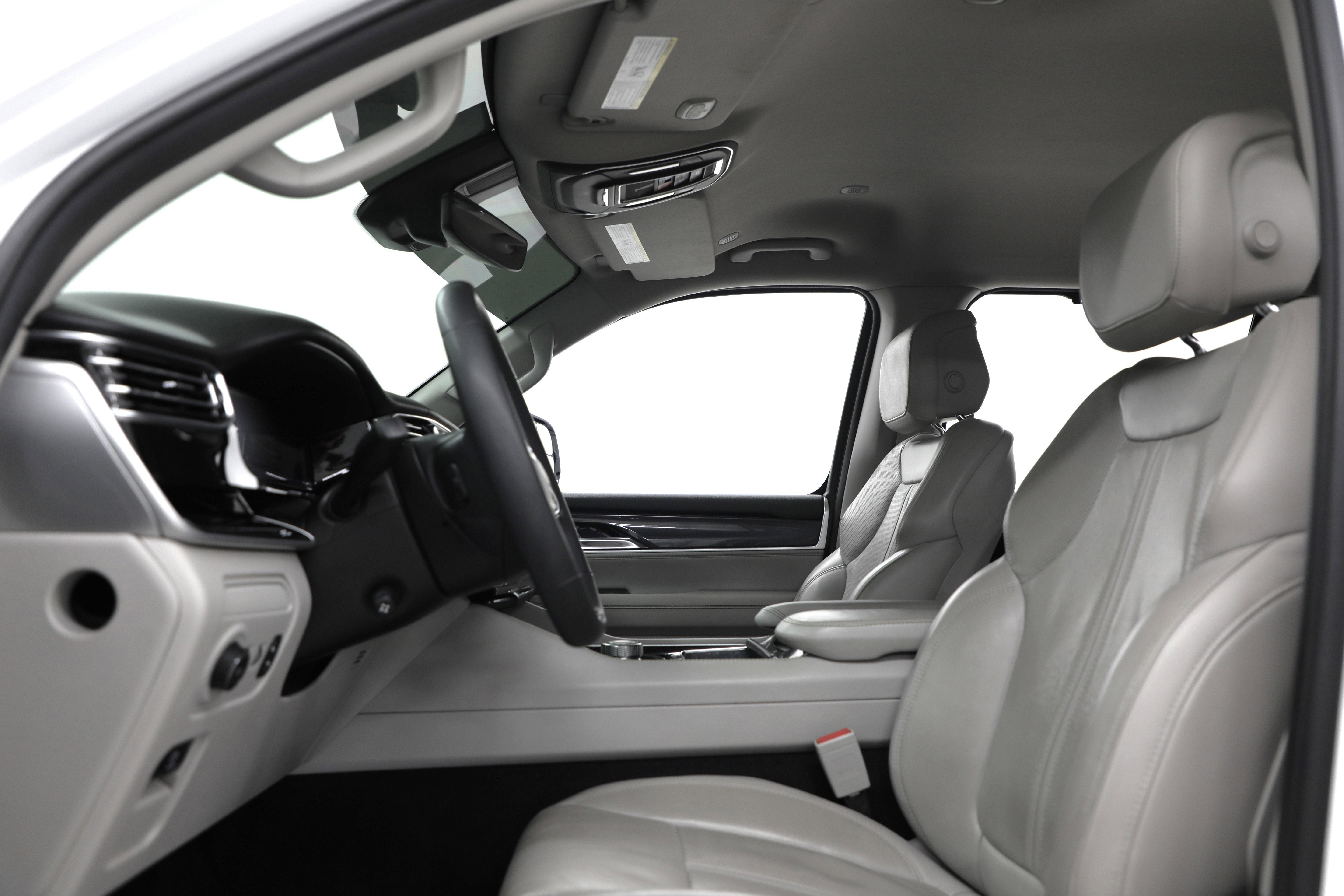 2023 Jeep Wagoneer Base