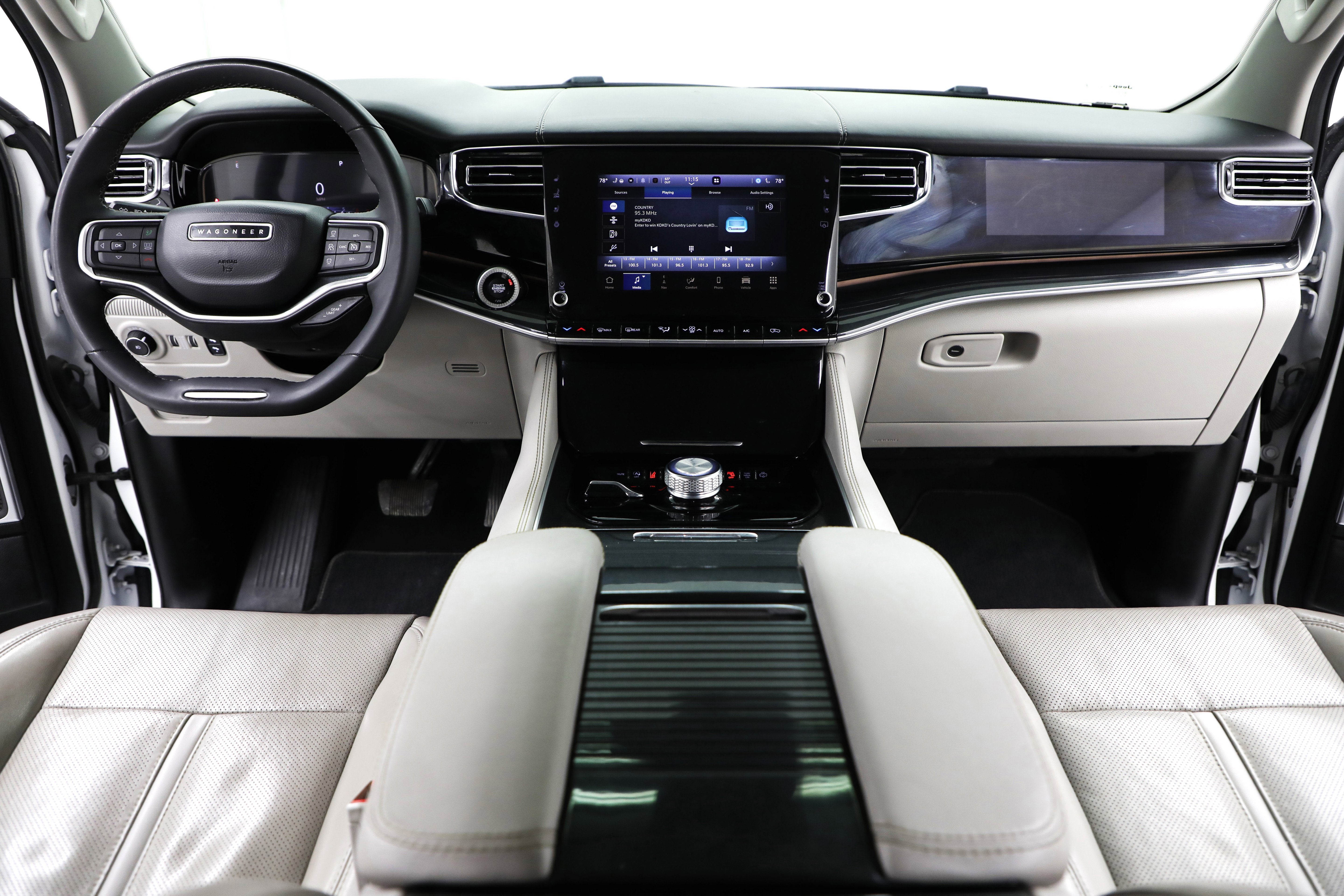 2023 Jeep Wagoneer Base