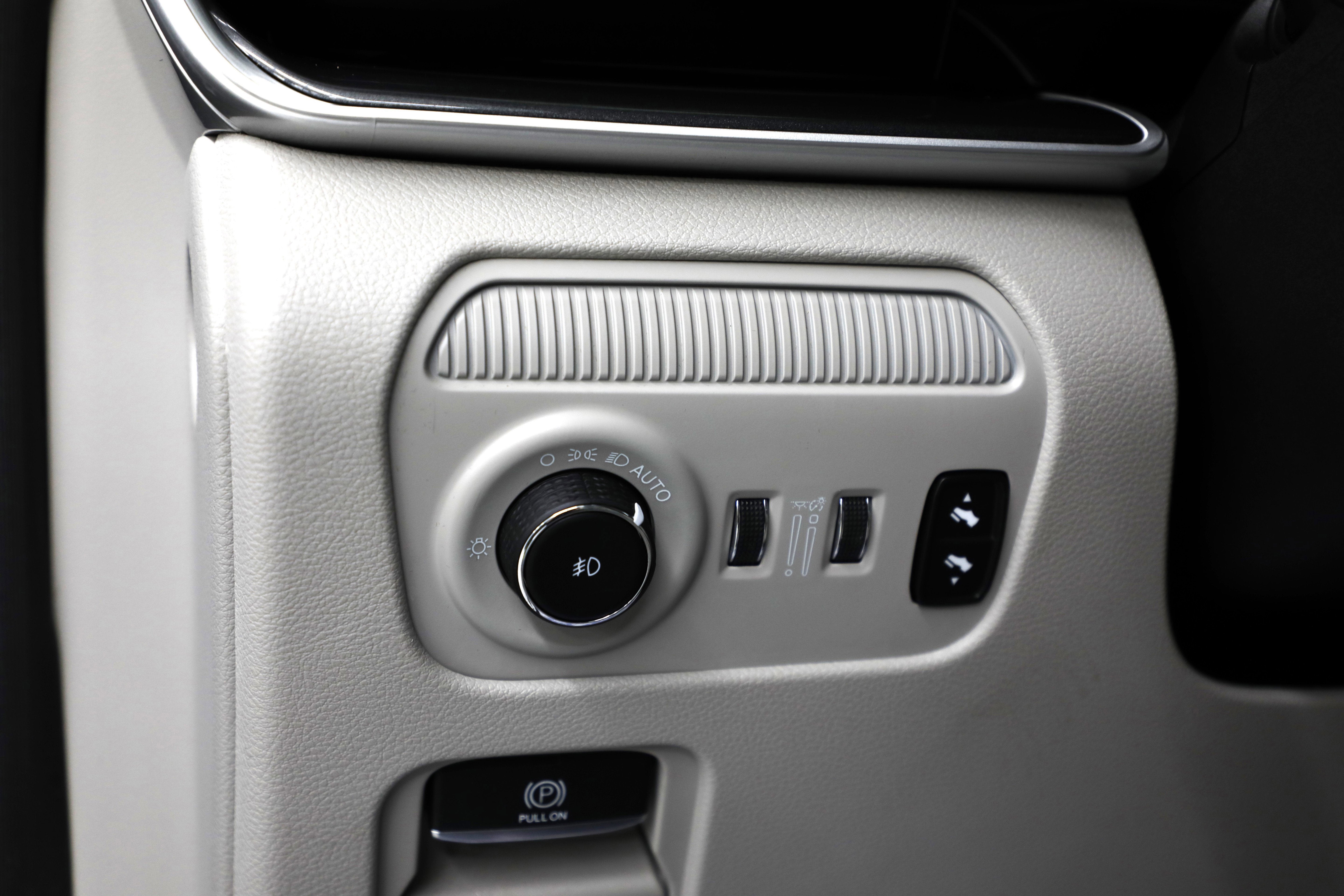 2023 Jeep Wagoneer Base