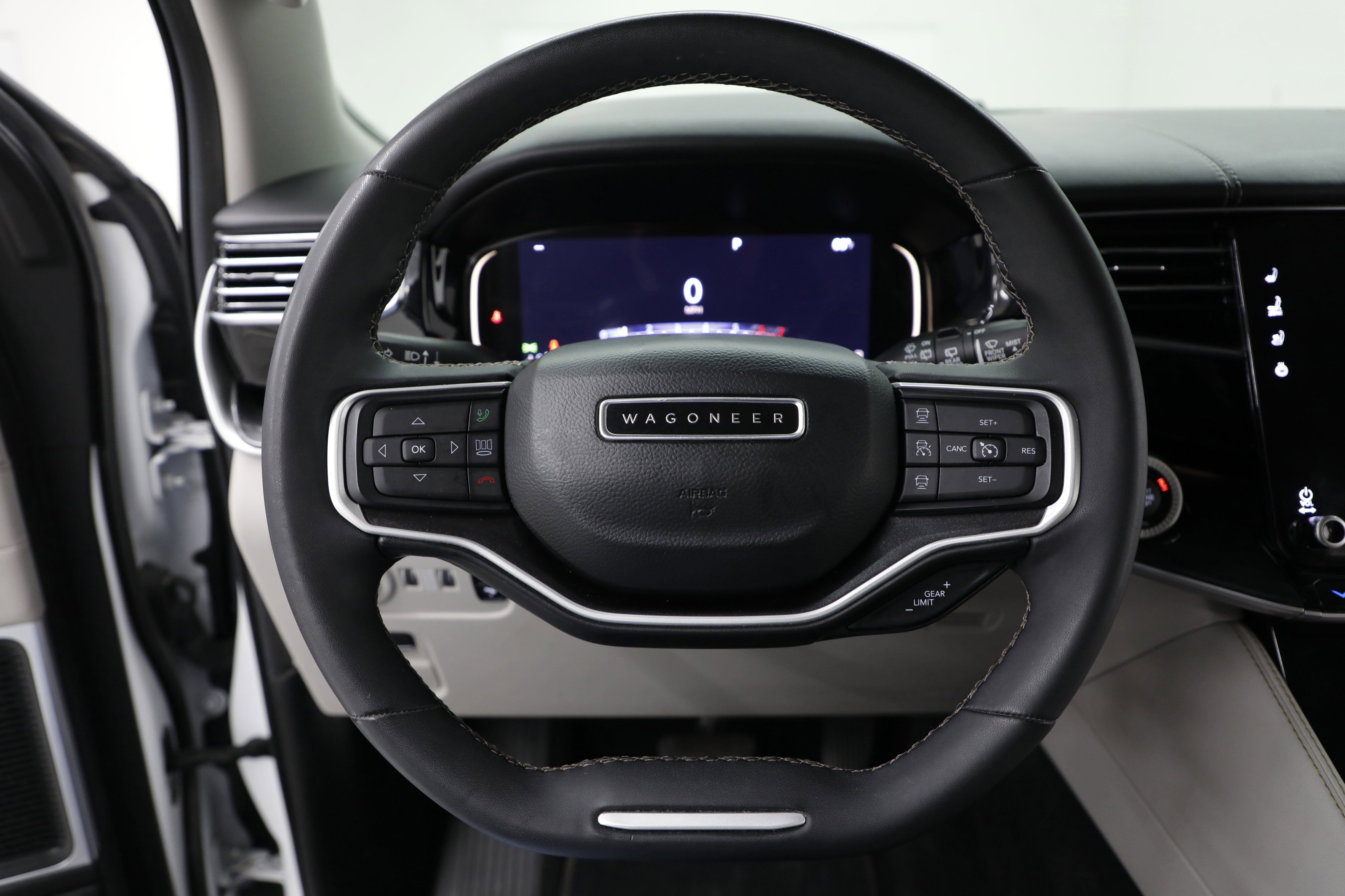 2023 Jeep Wagoneer Base