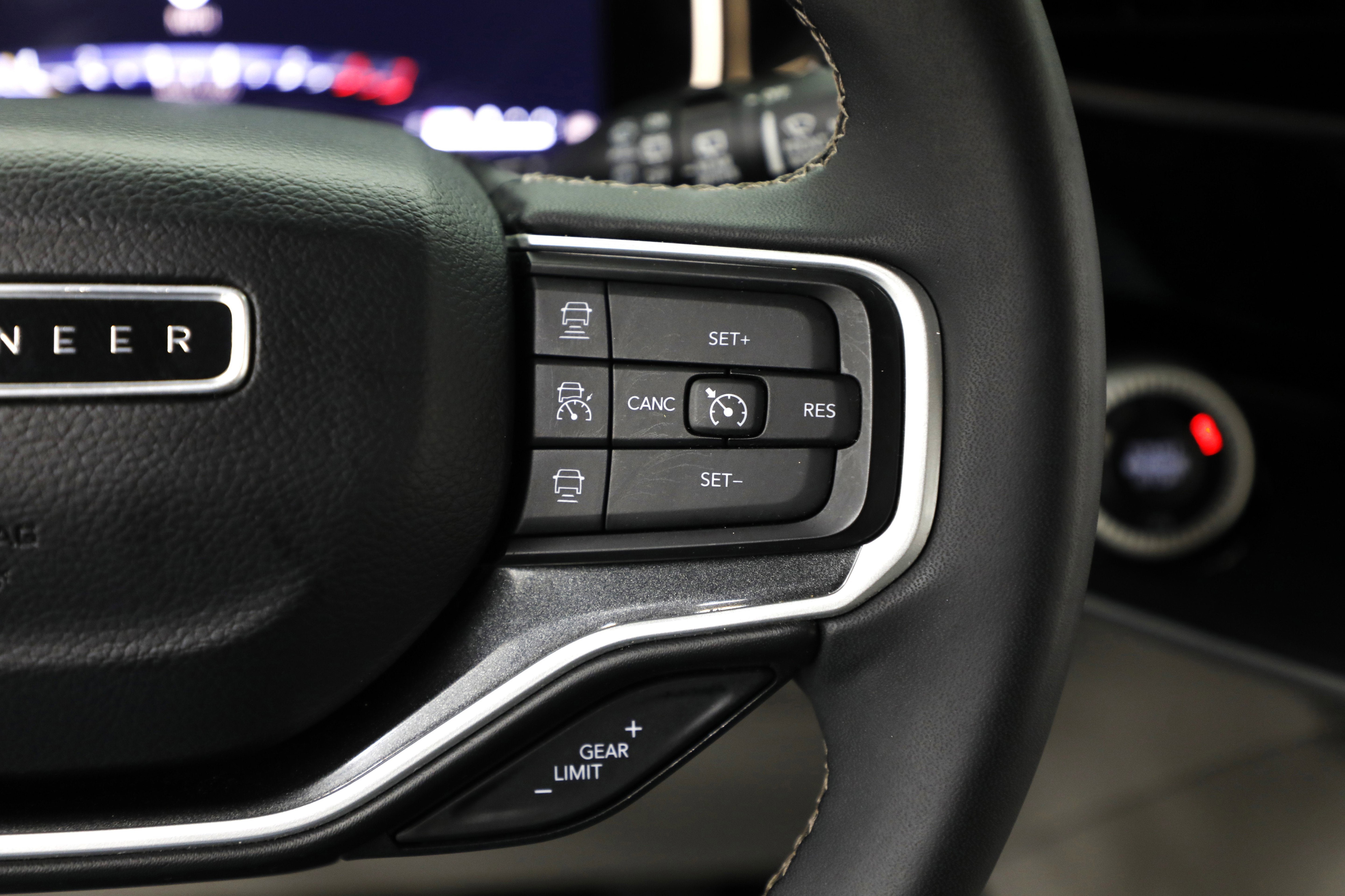 2023 Jeep Wagoneer Base