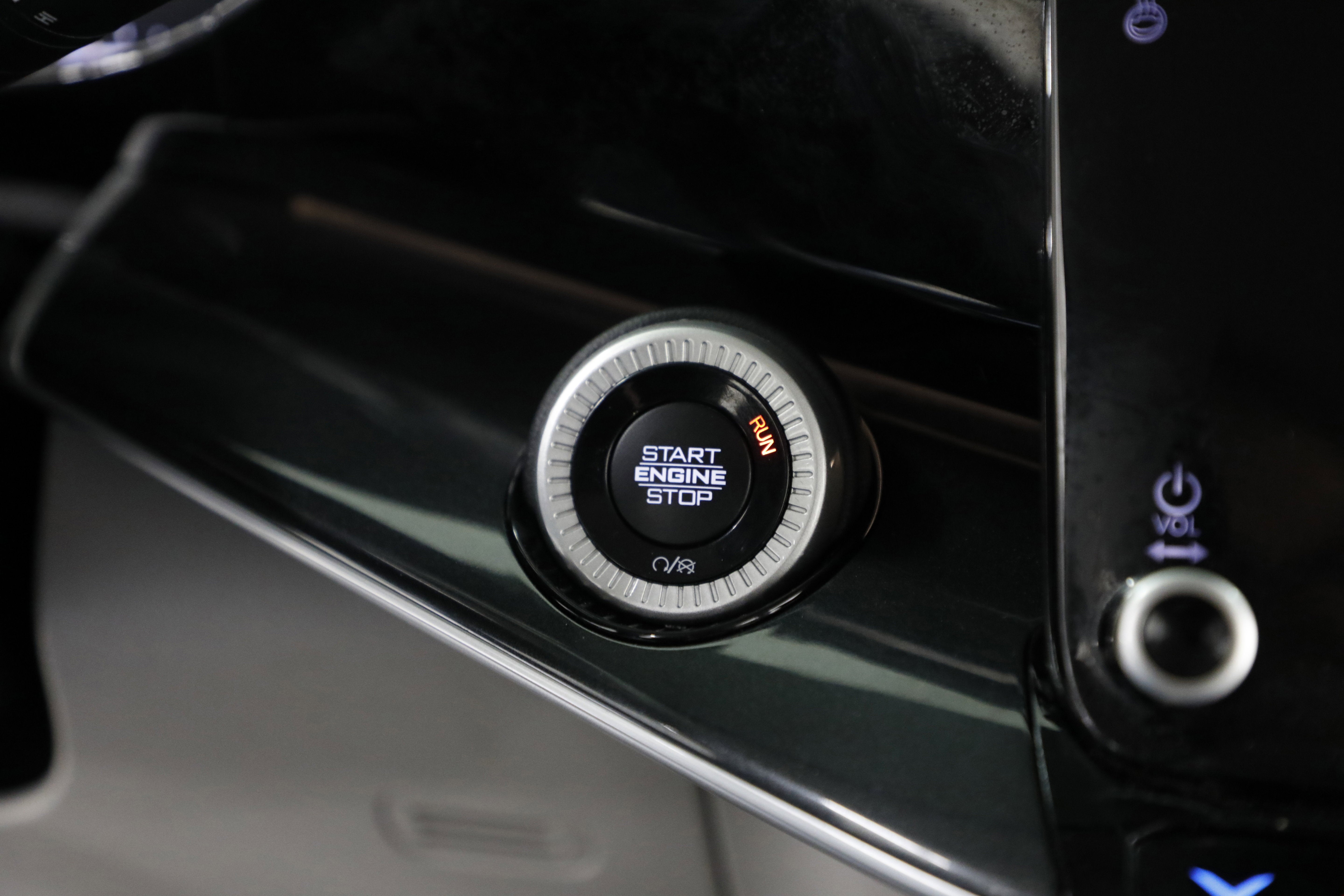 2023 Jeep Wagoneer Base