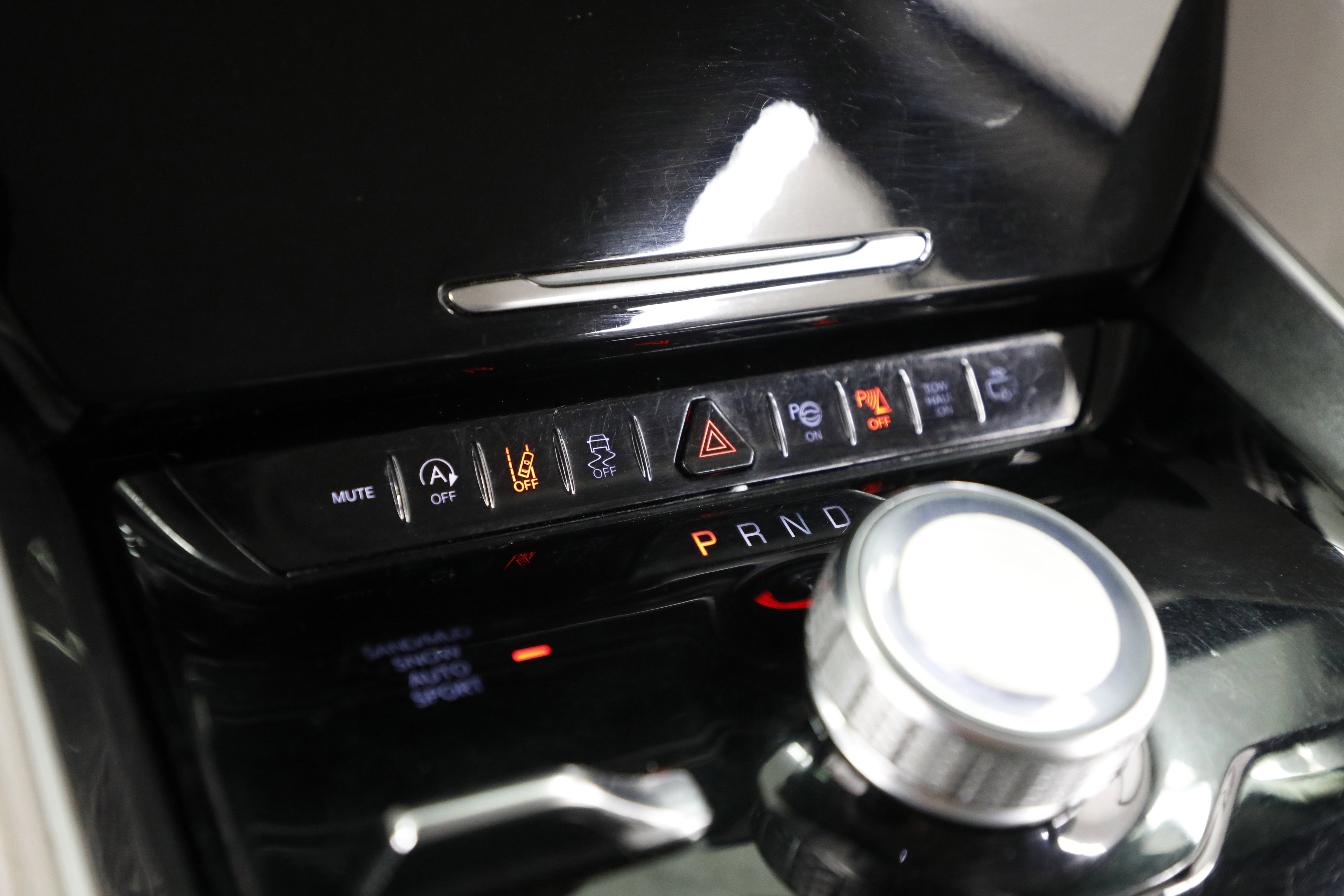 2023 Jeep Wagoneer Base