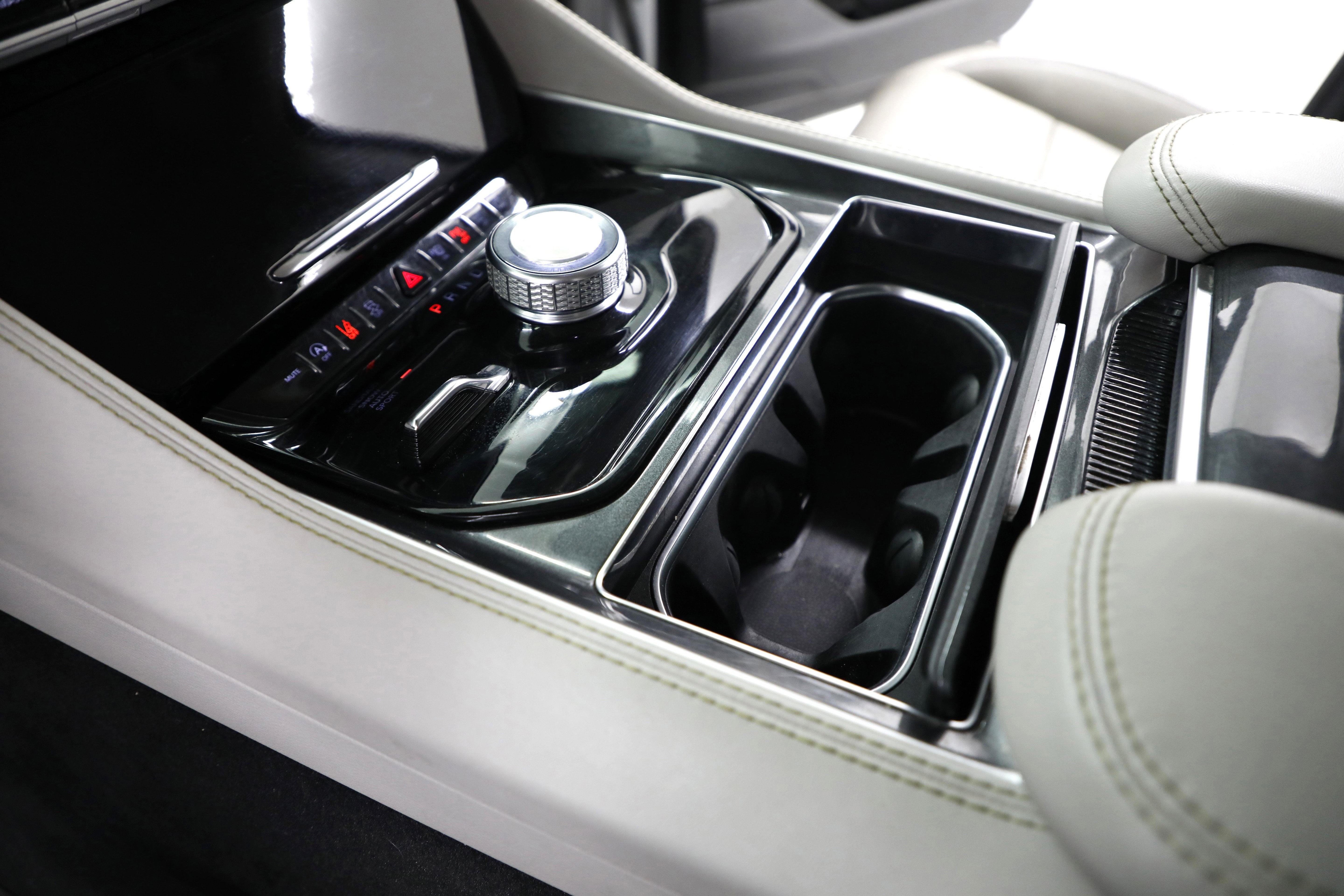 2023 Jeep Wagoneer Base