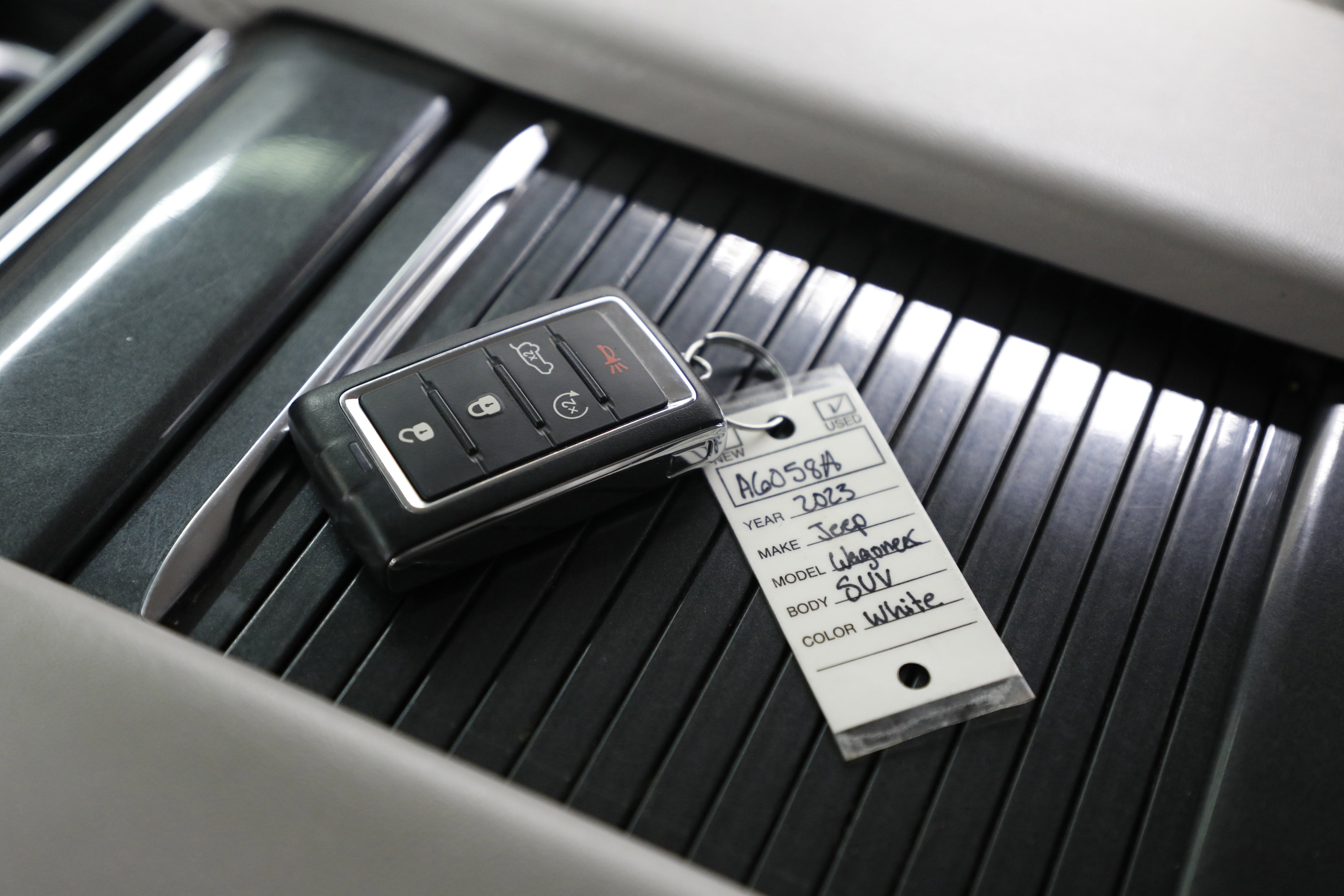 2023 Jeep Wagoneer Base