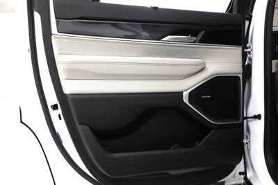 2023 Jeep Wagoneer Base