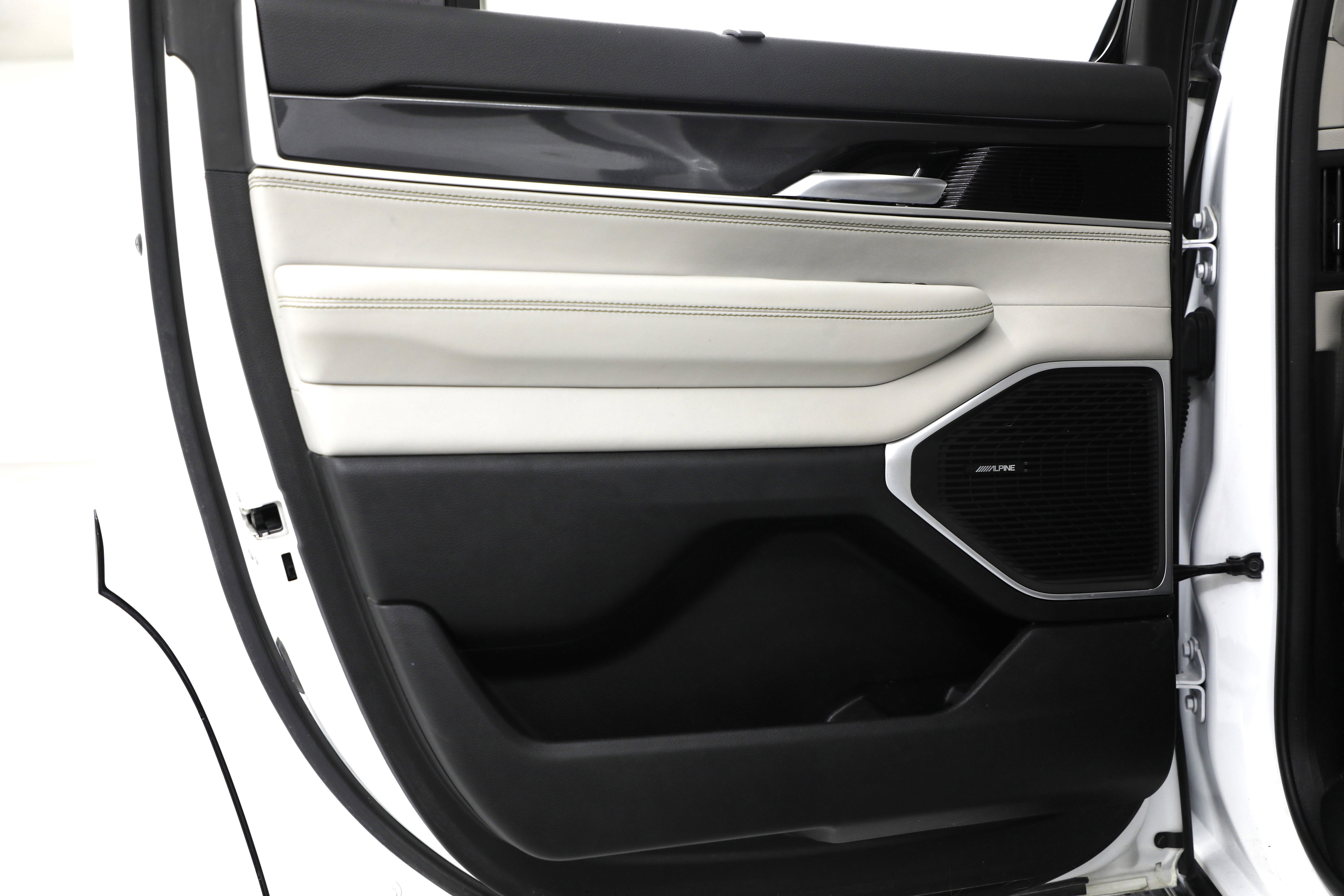 2023 Jeep Wagoneer Base