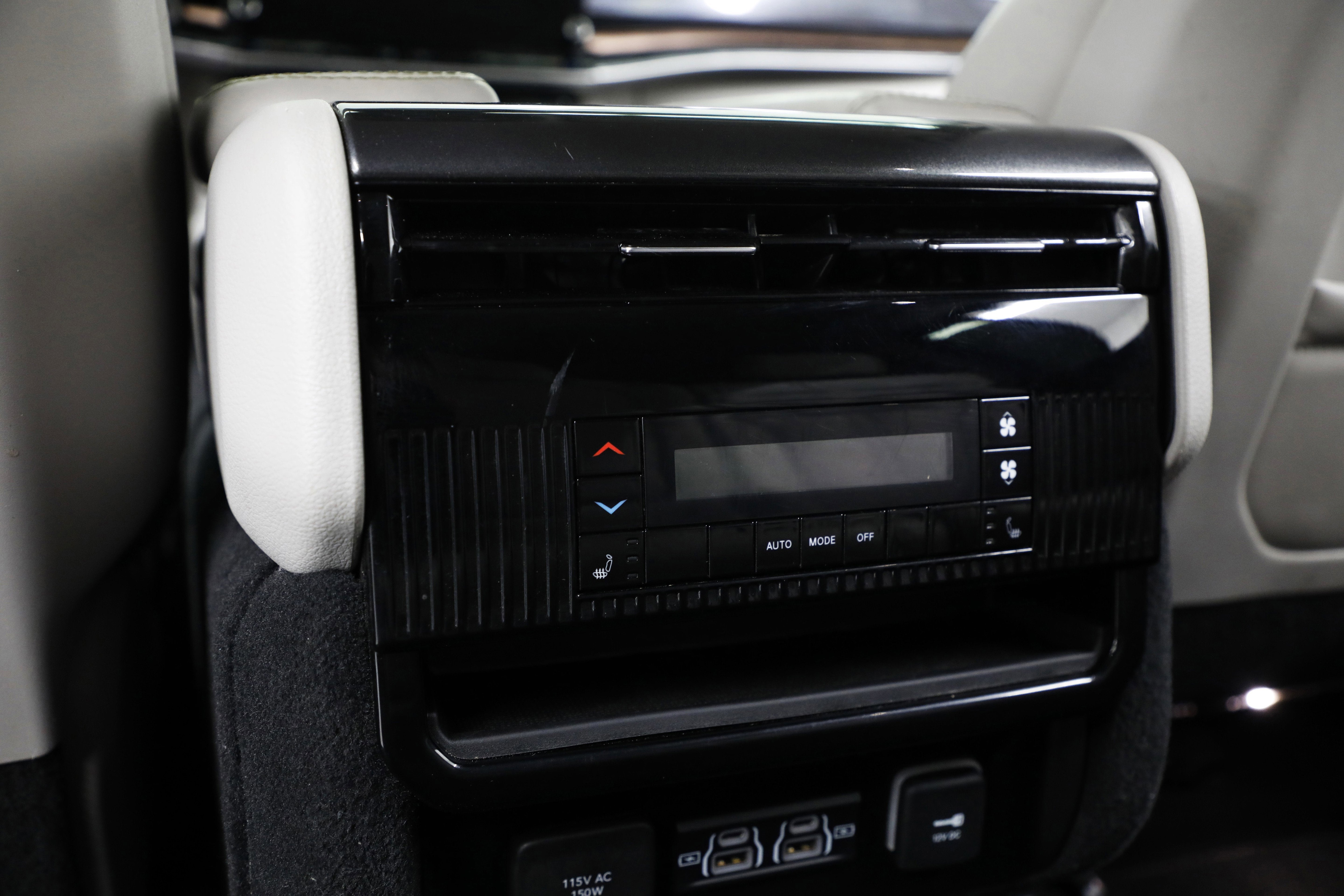 2023 Jeep Wagoneer Base