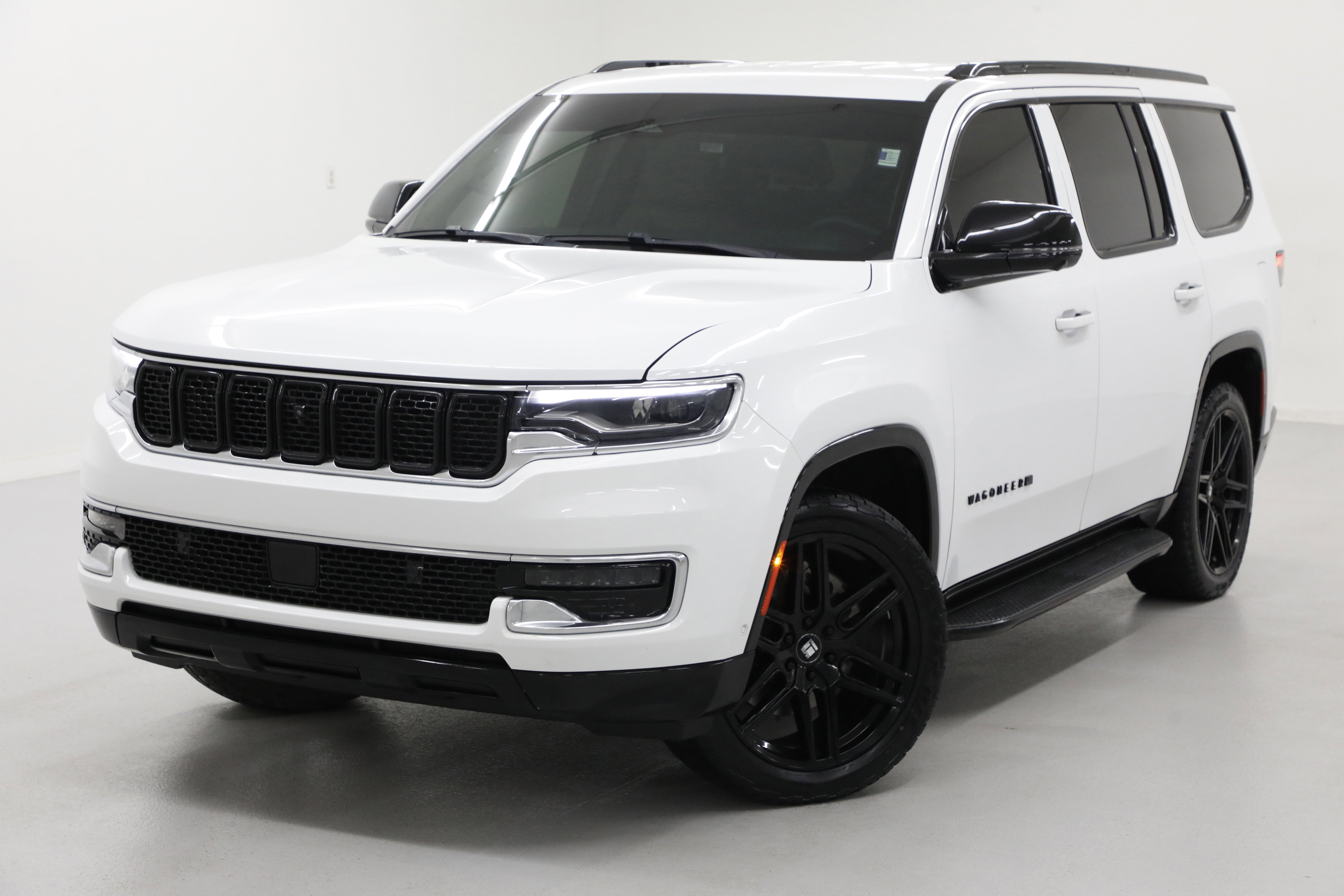 2023 Jeep Wagoneer Base