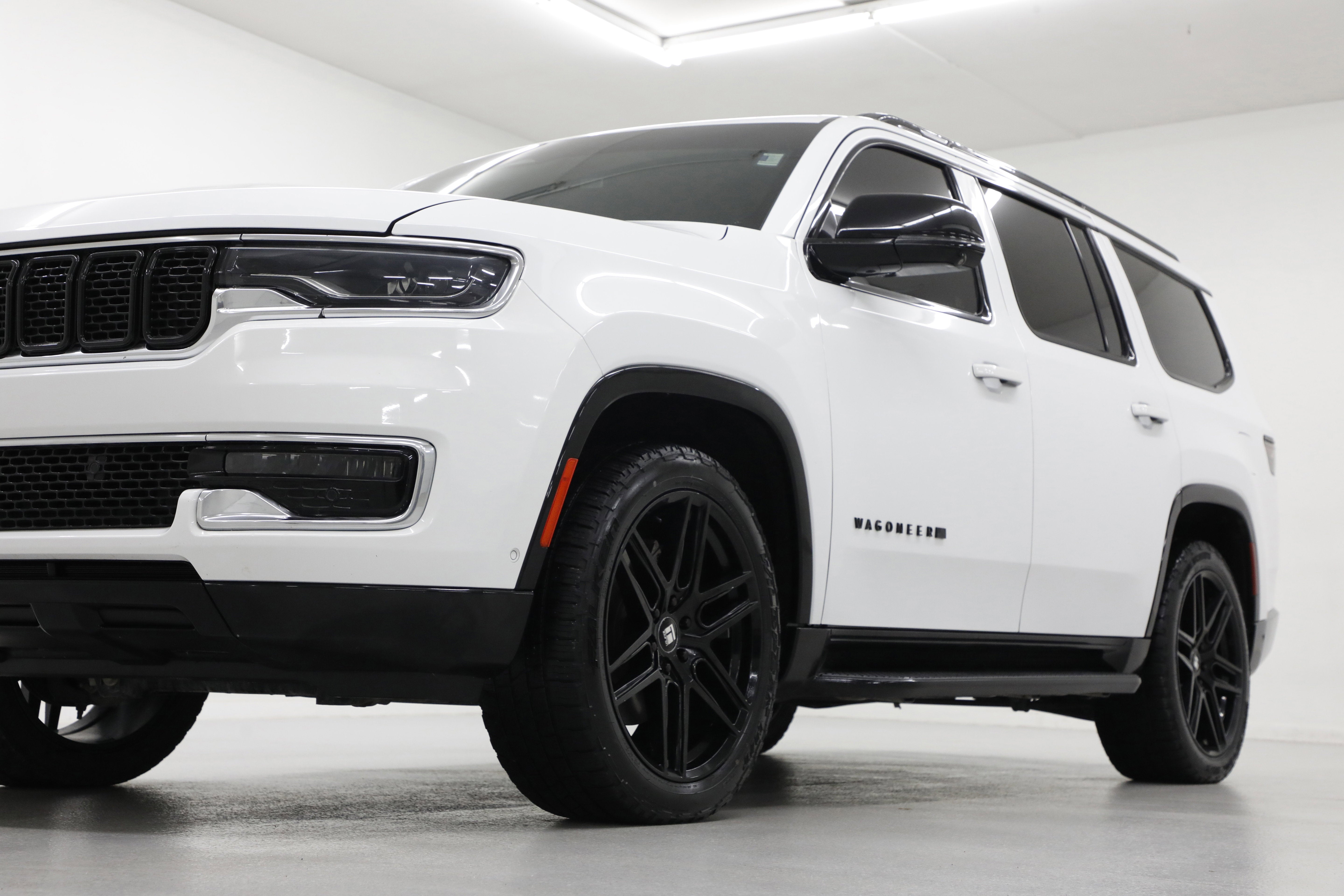 2023 Jeep Wagoneer Base