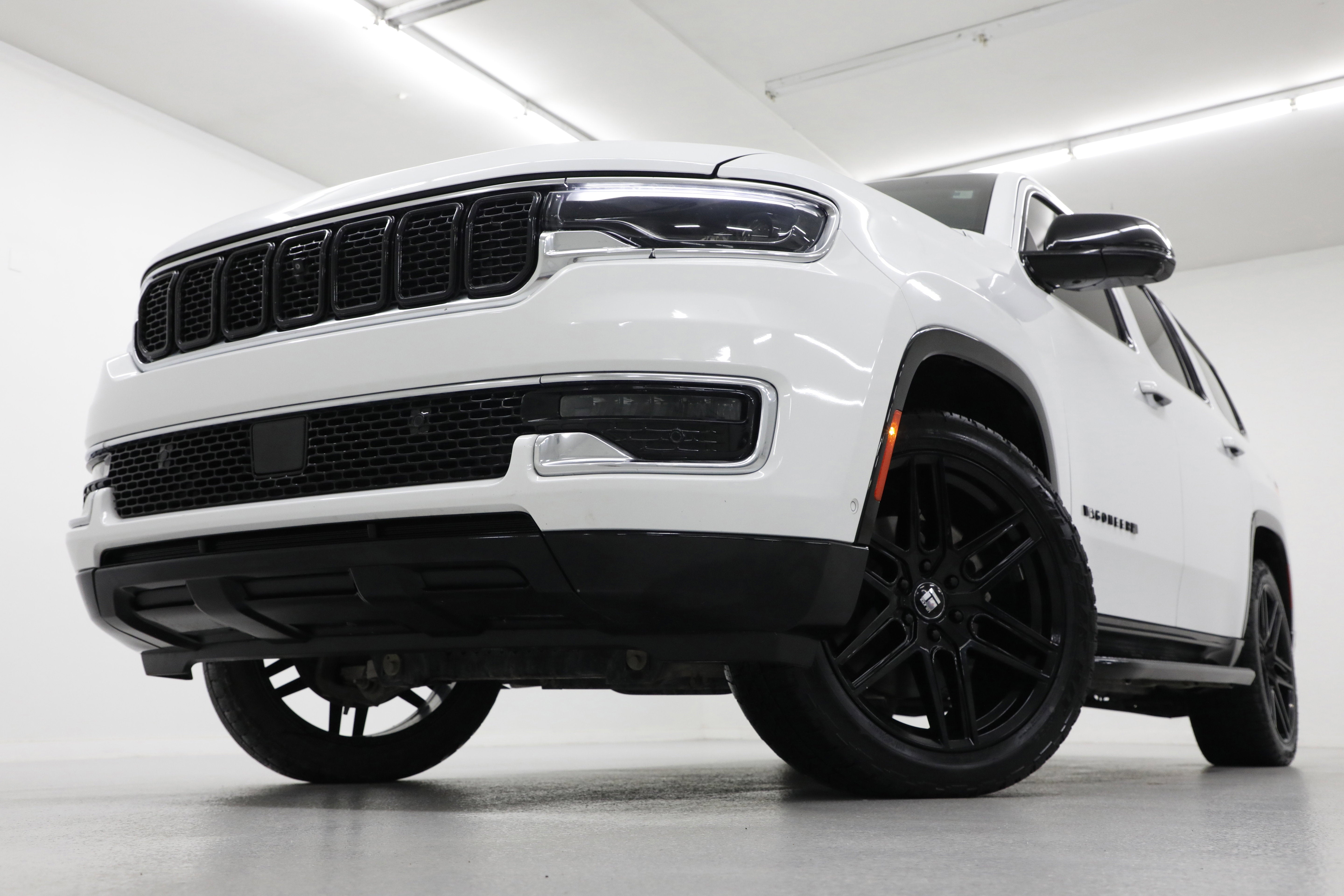 2023 Jeep Wagoneer Base