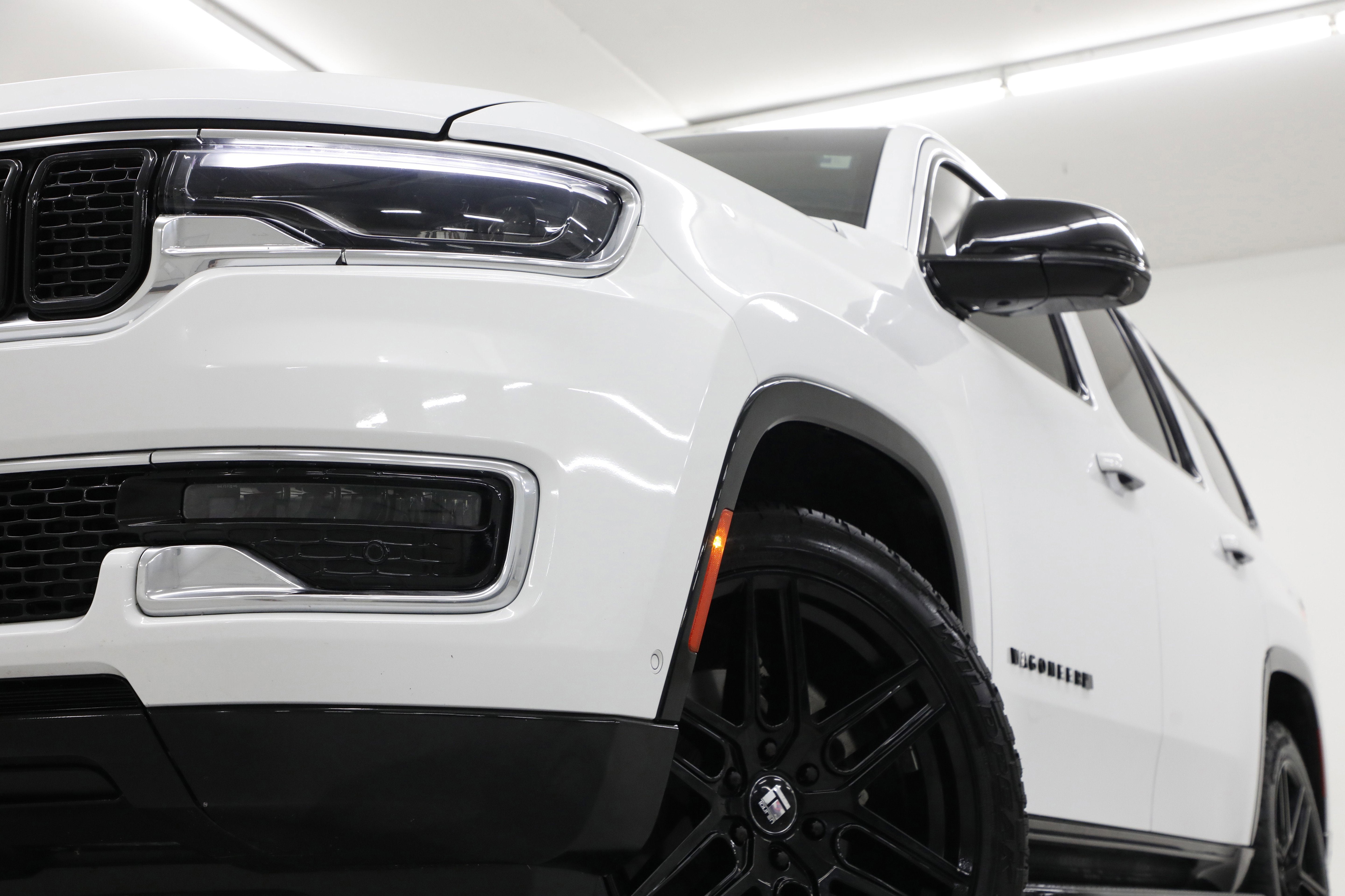 2023 Jeep Wagoneer Base