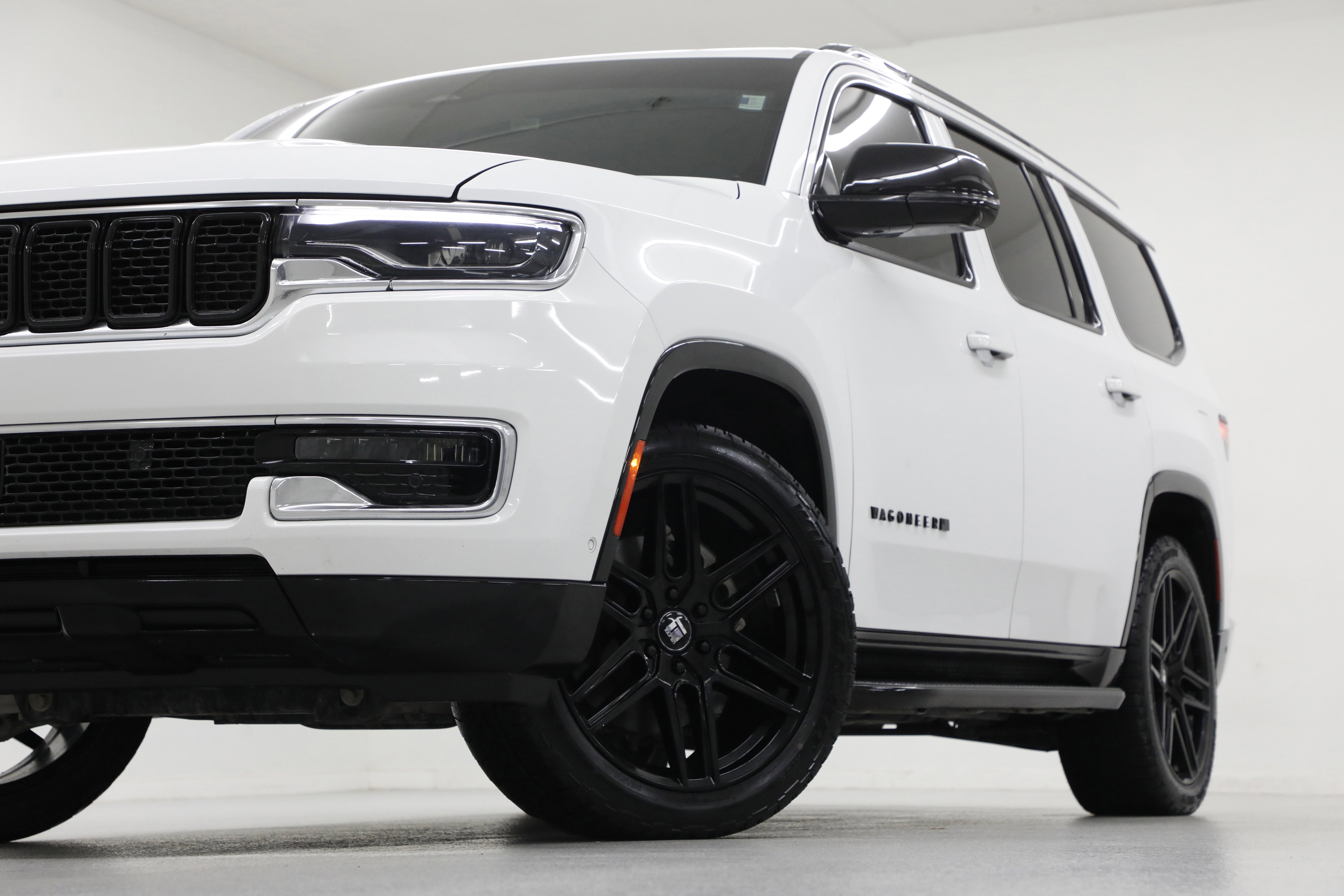 2023 Jeep Wagoneer Base