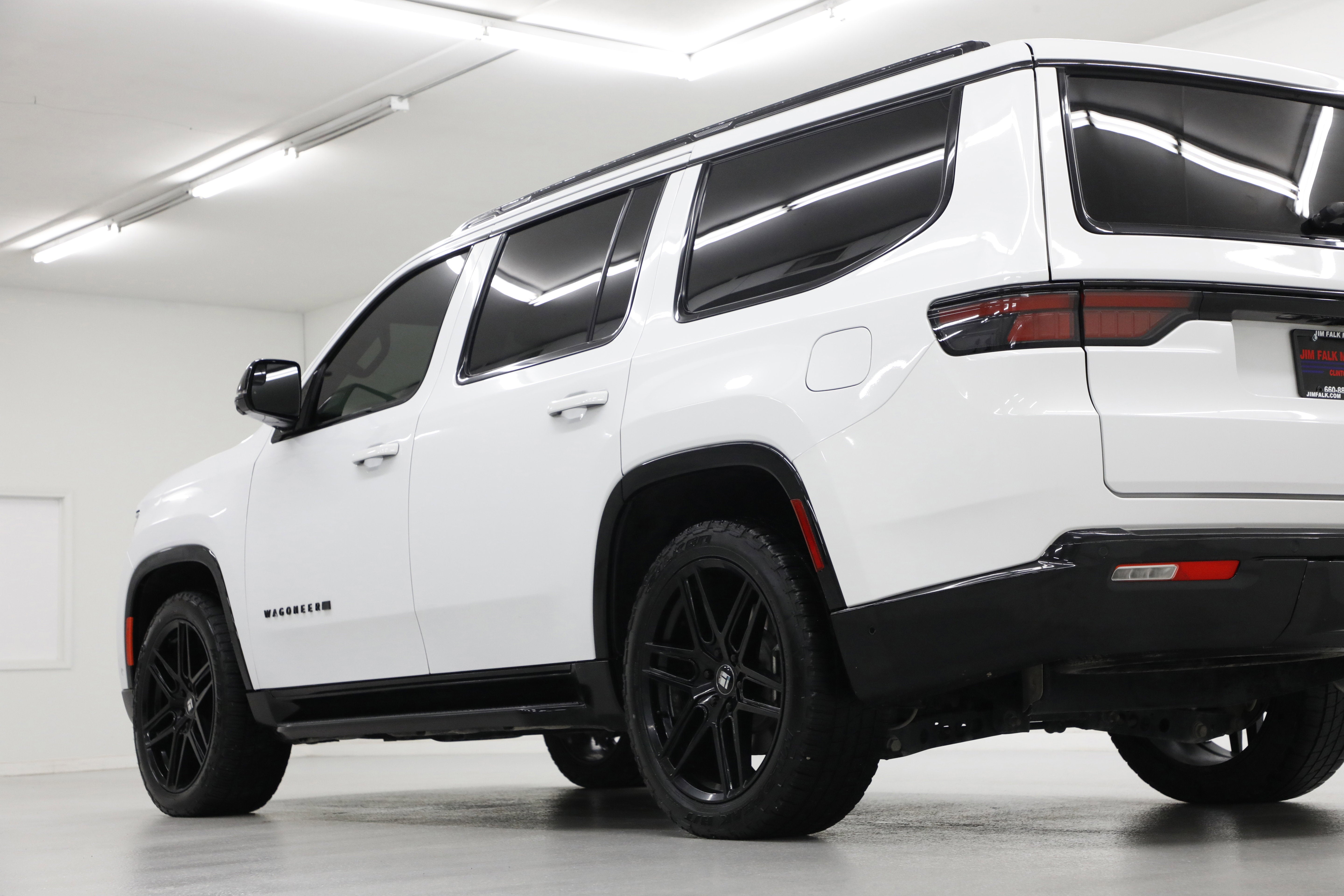 2023 Jeep Wagoneer Base