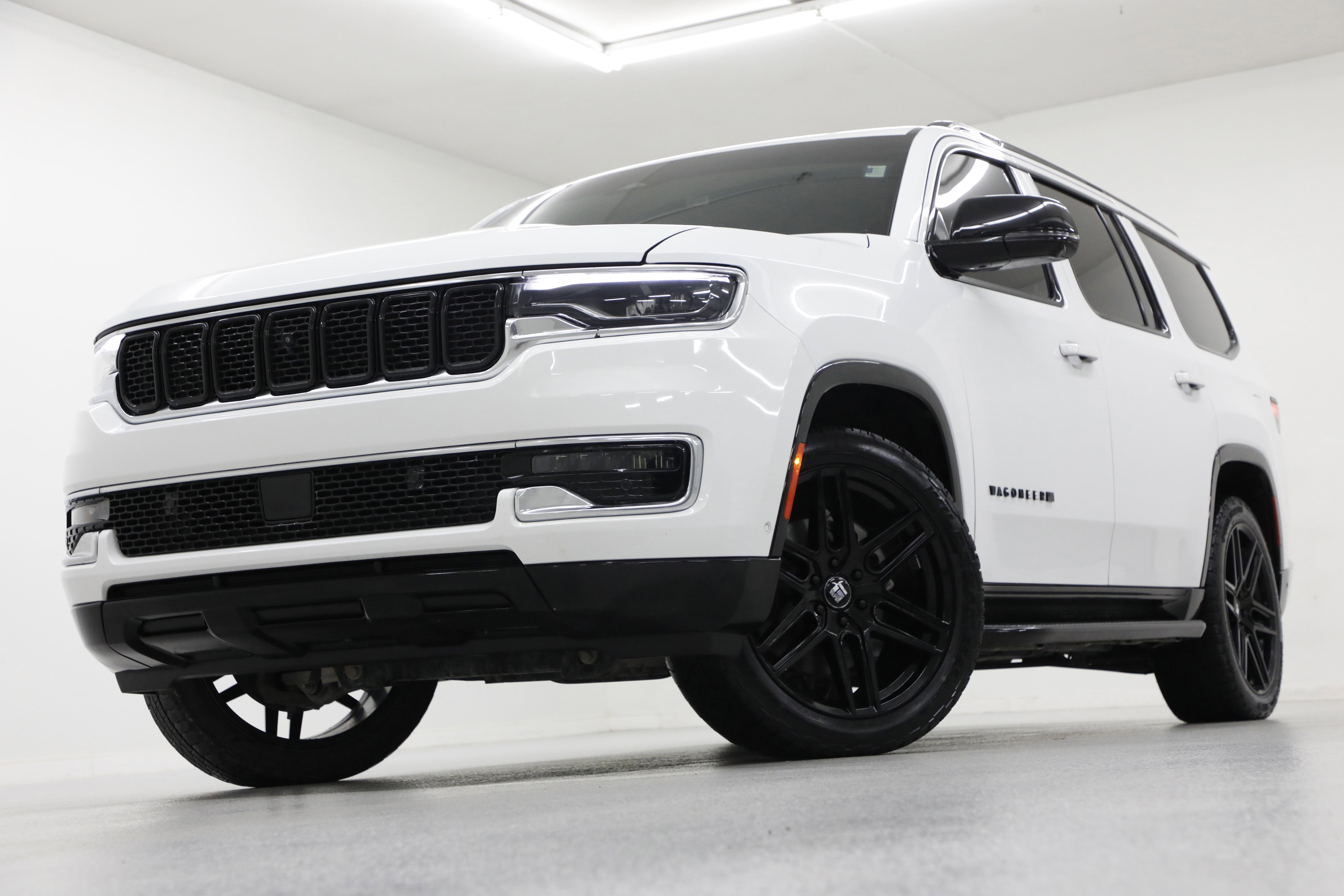 2023 Jeep Wagoneer Base