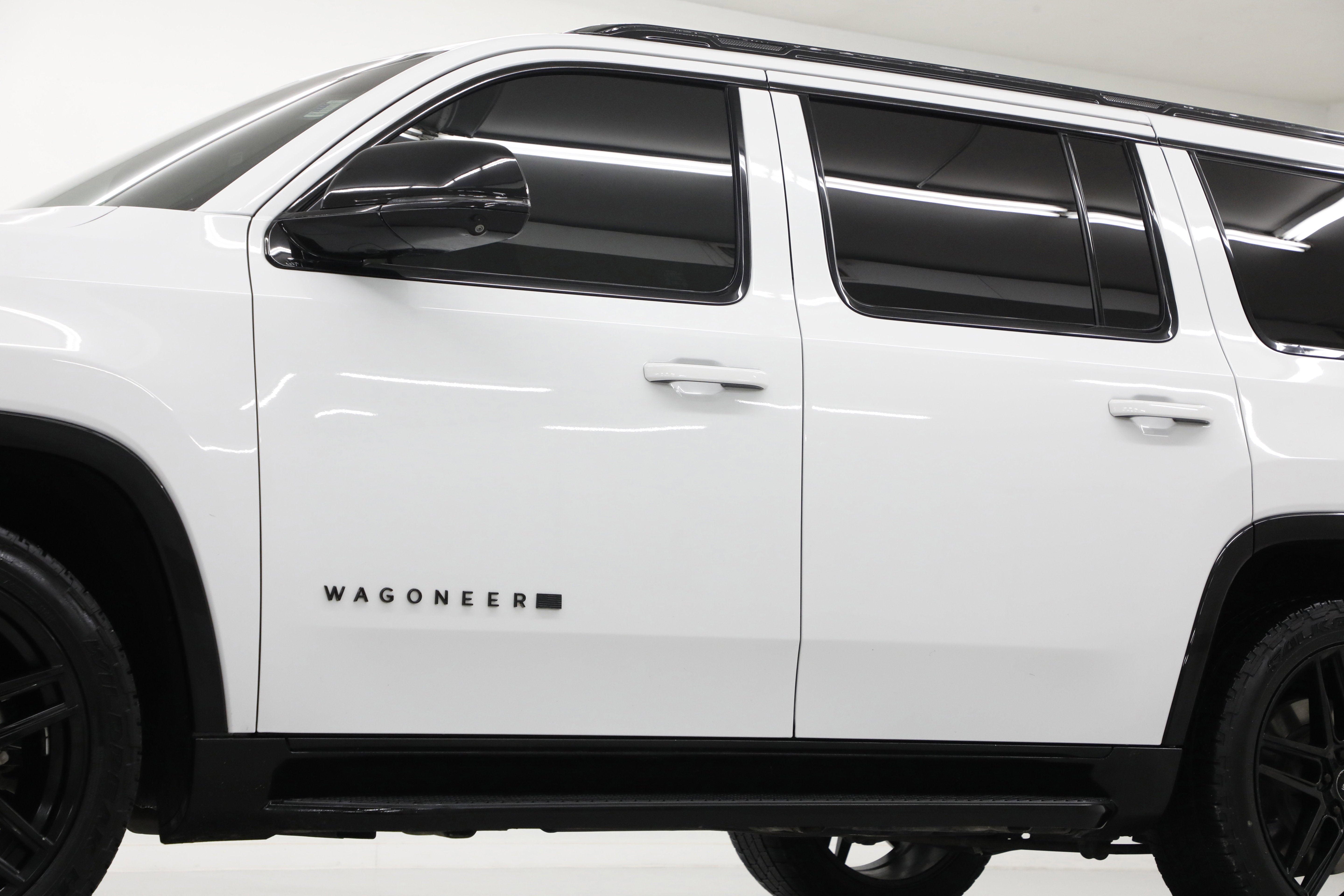 2023 Jeep Wagoneer Base