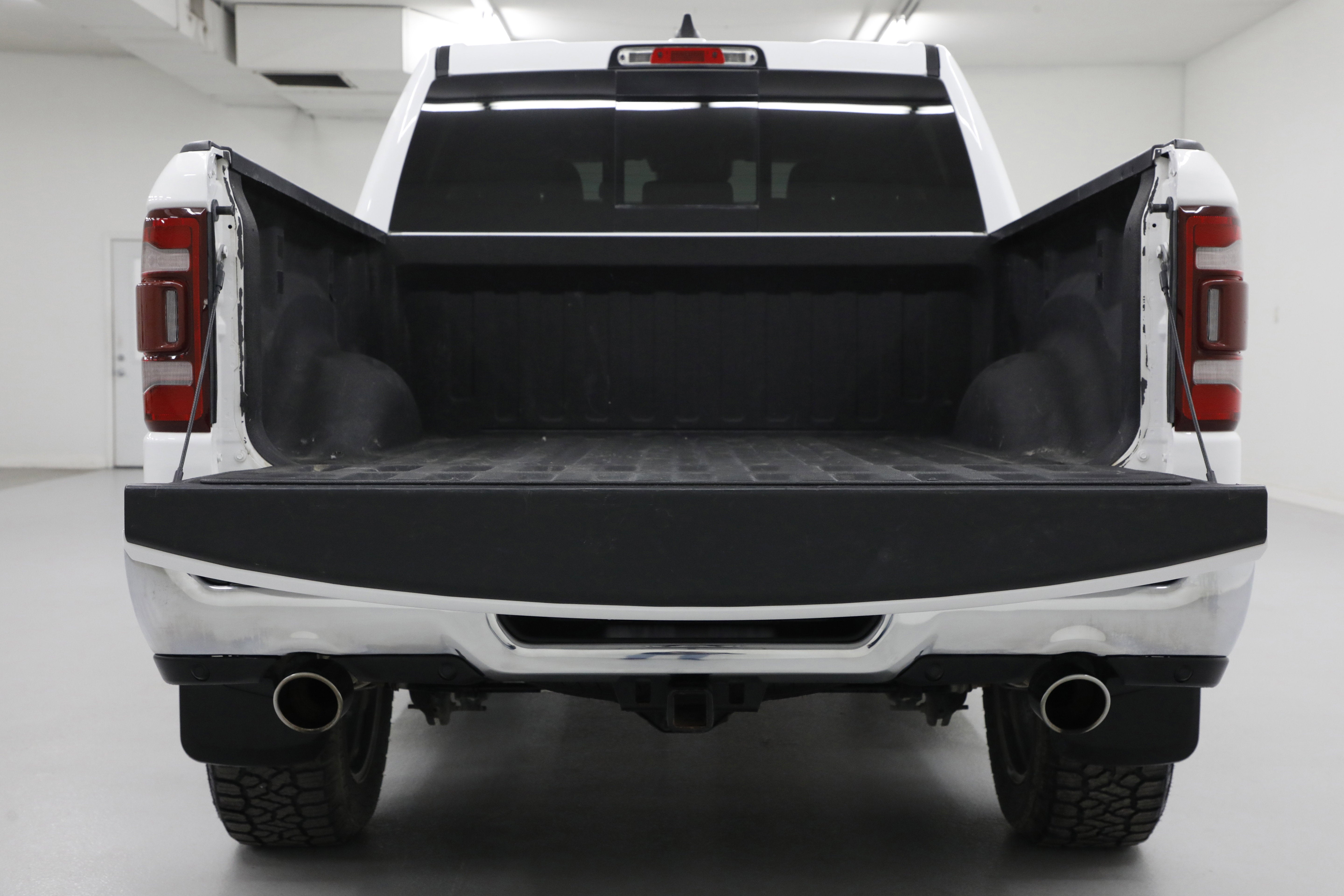 2021 RAM 1500 LARAM Base