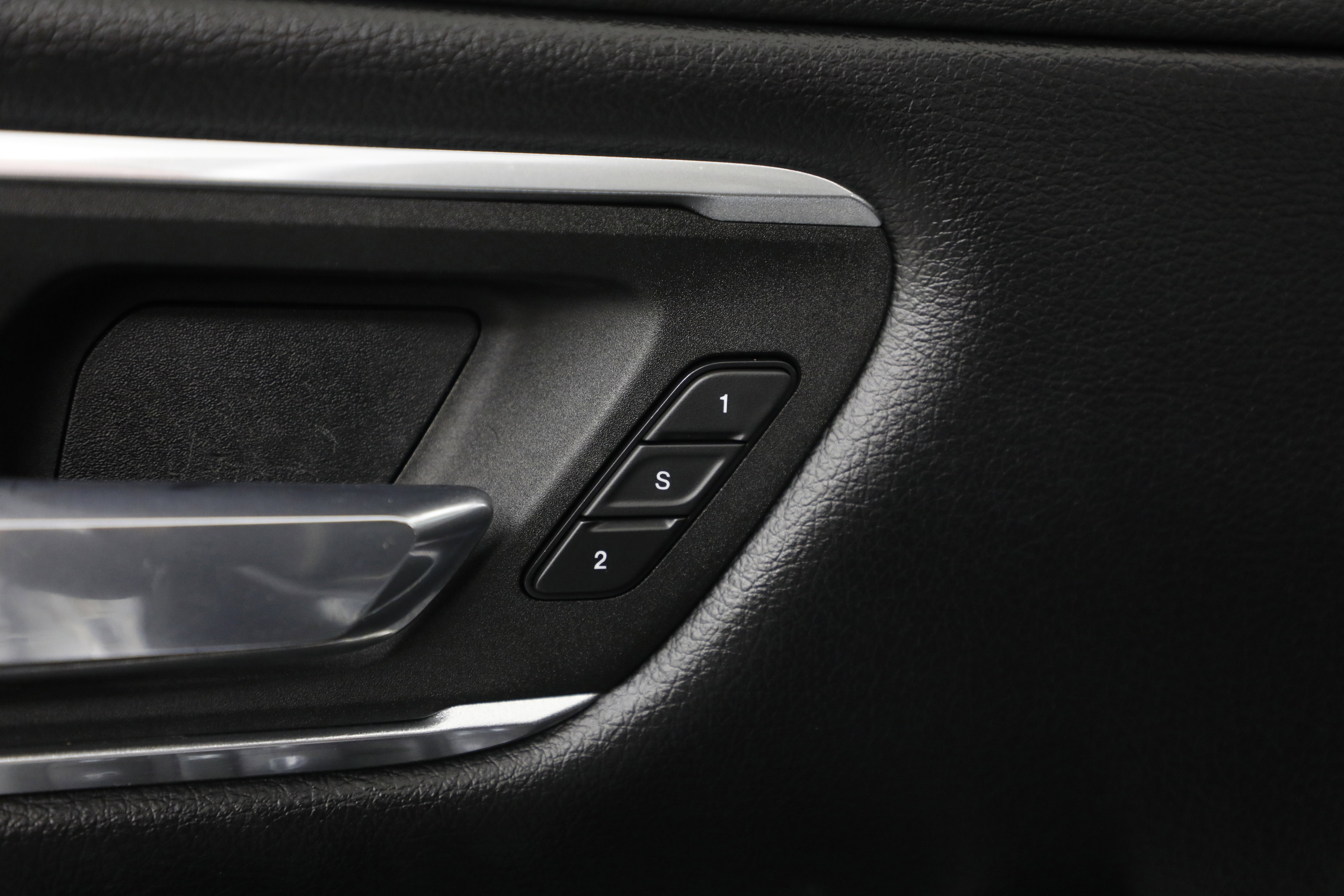 2021 RAM 1500 LARAM Base