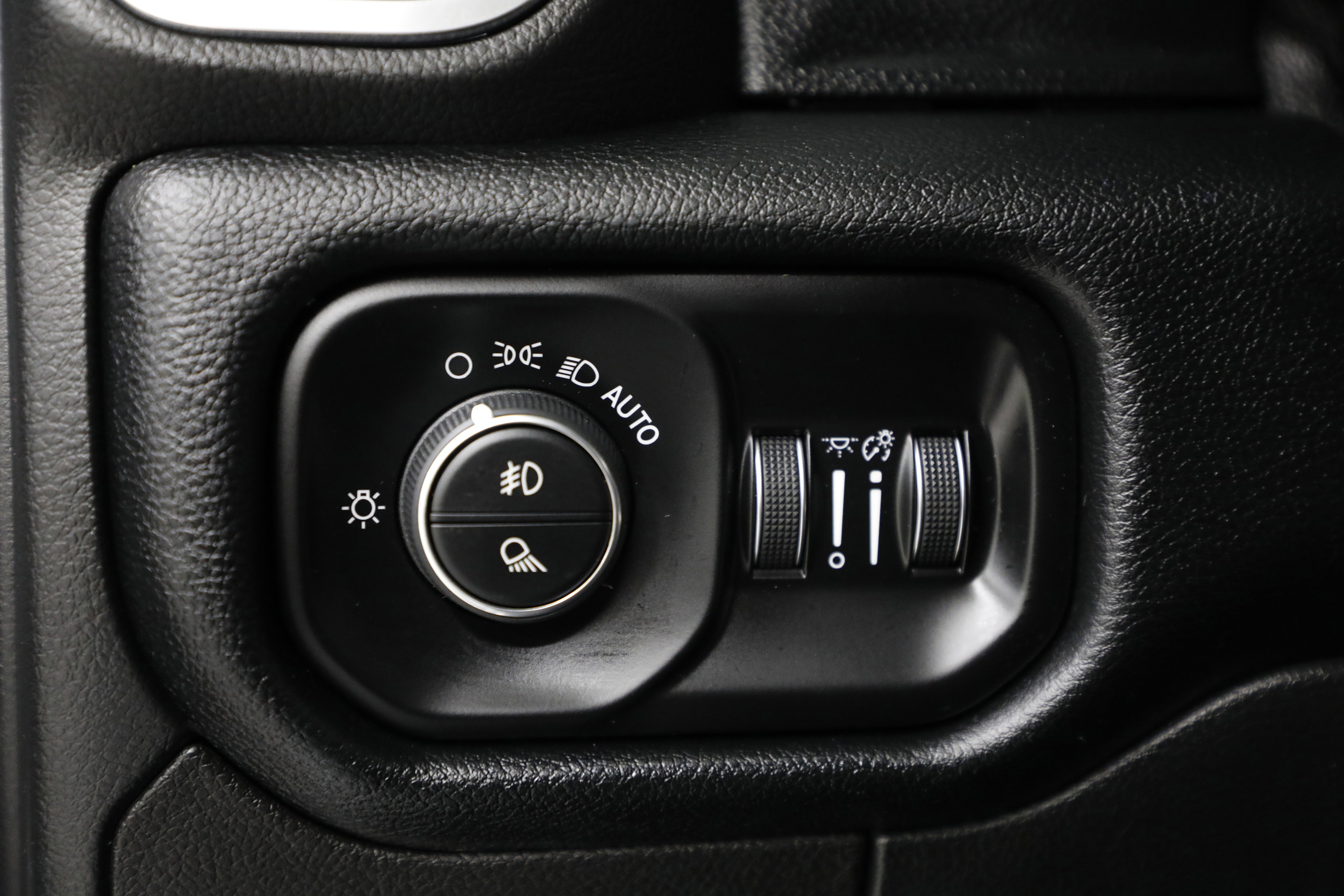 2021 RAM 1500 LARAM Base