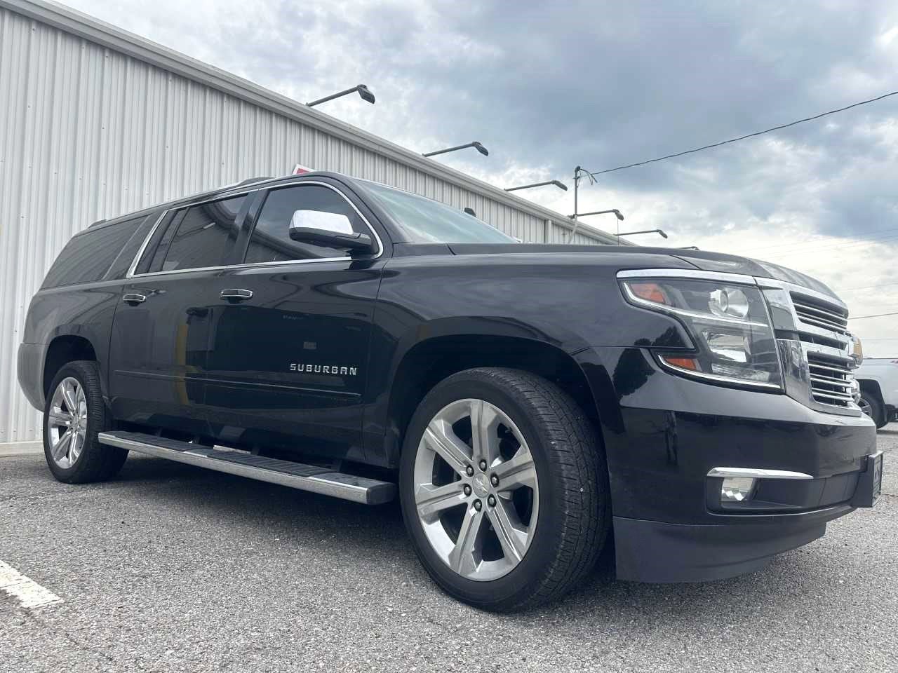 2018 Chevrolet Suburban 4WD 1500 Premier's photo