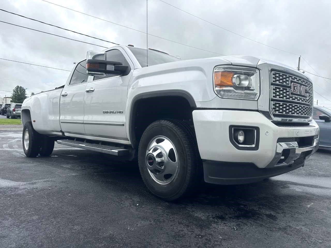 2019 GMC Sierra 4WD Crew Cab Standard Box Denali's photo