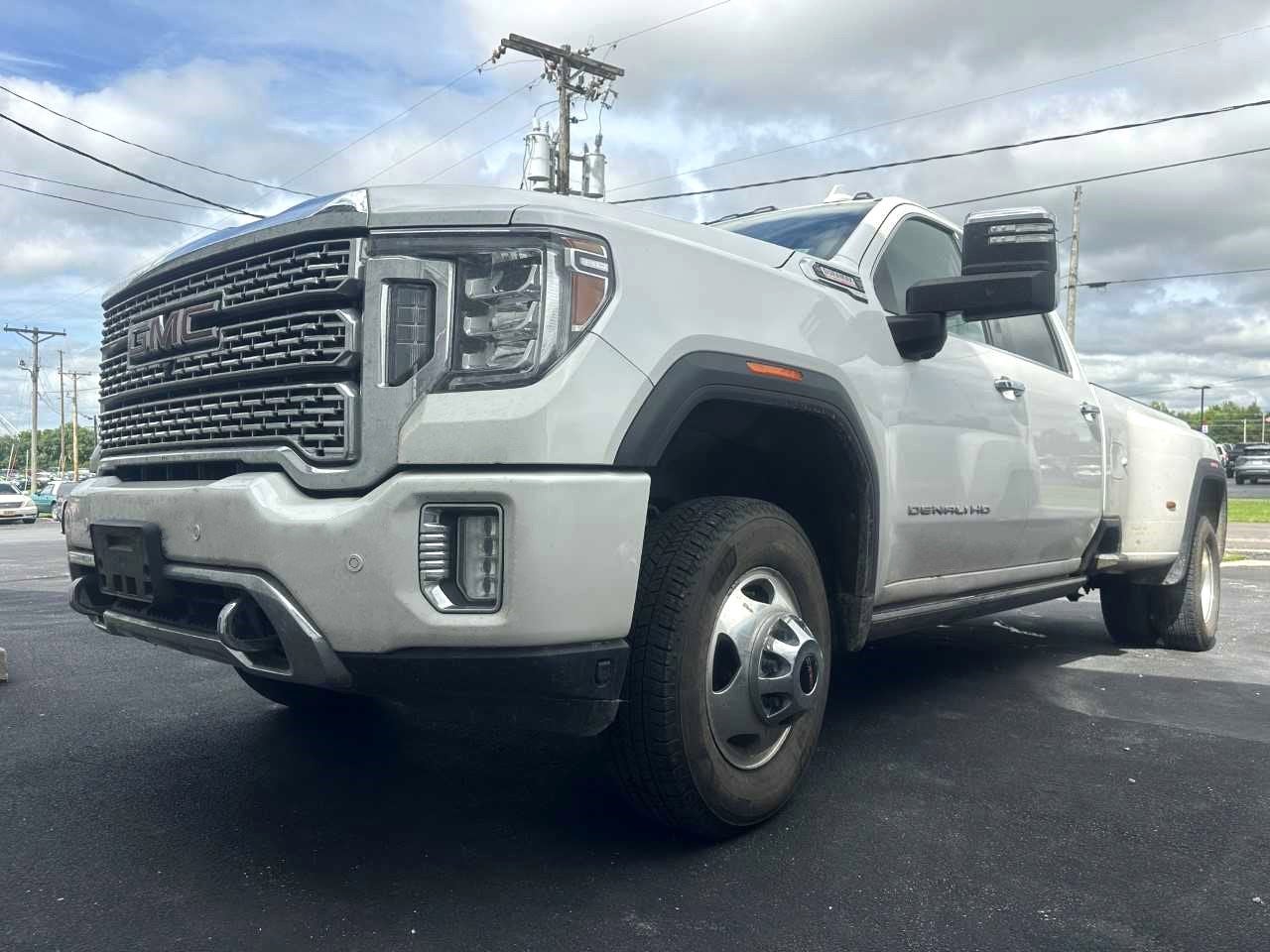 2022 GMC Sierra 4WD Crew Cab Long Box DRW Denali's photo