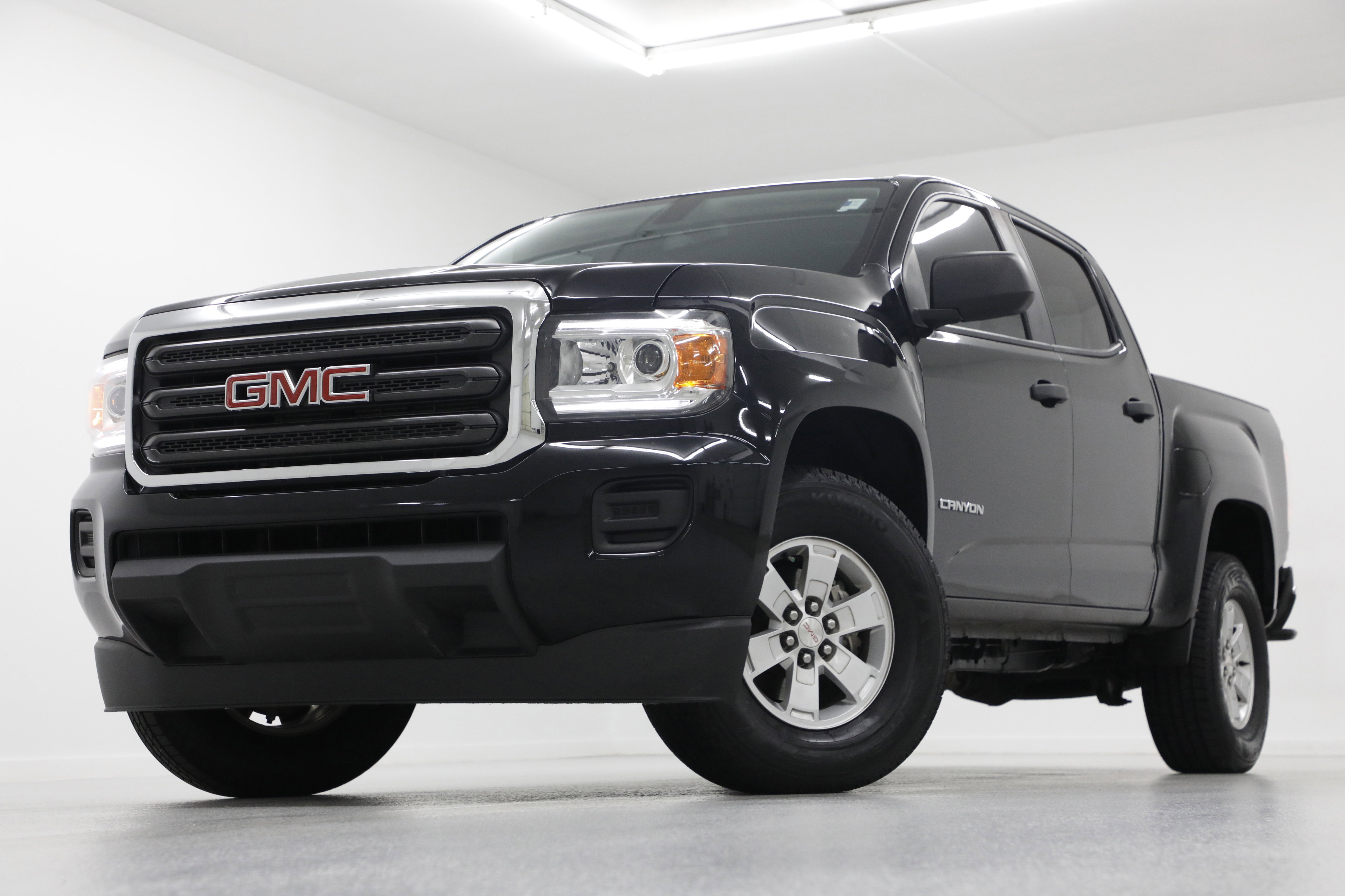 2018 GMC Canyon 2WD Base Crew Cab Short Box's photo