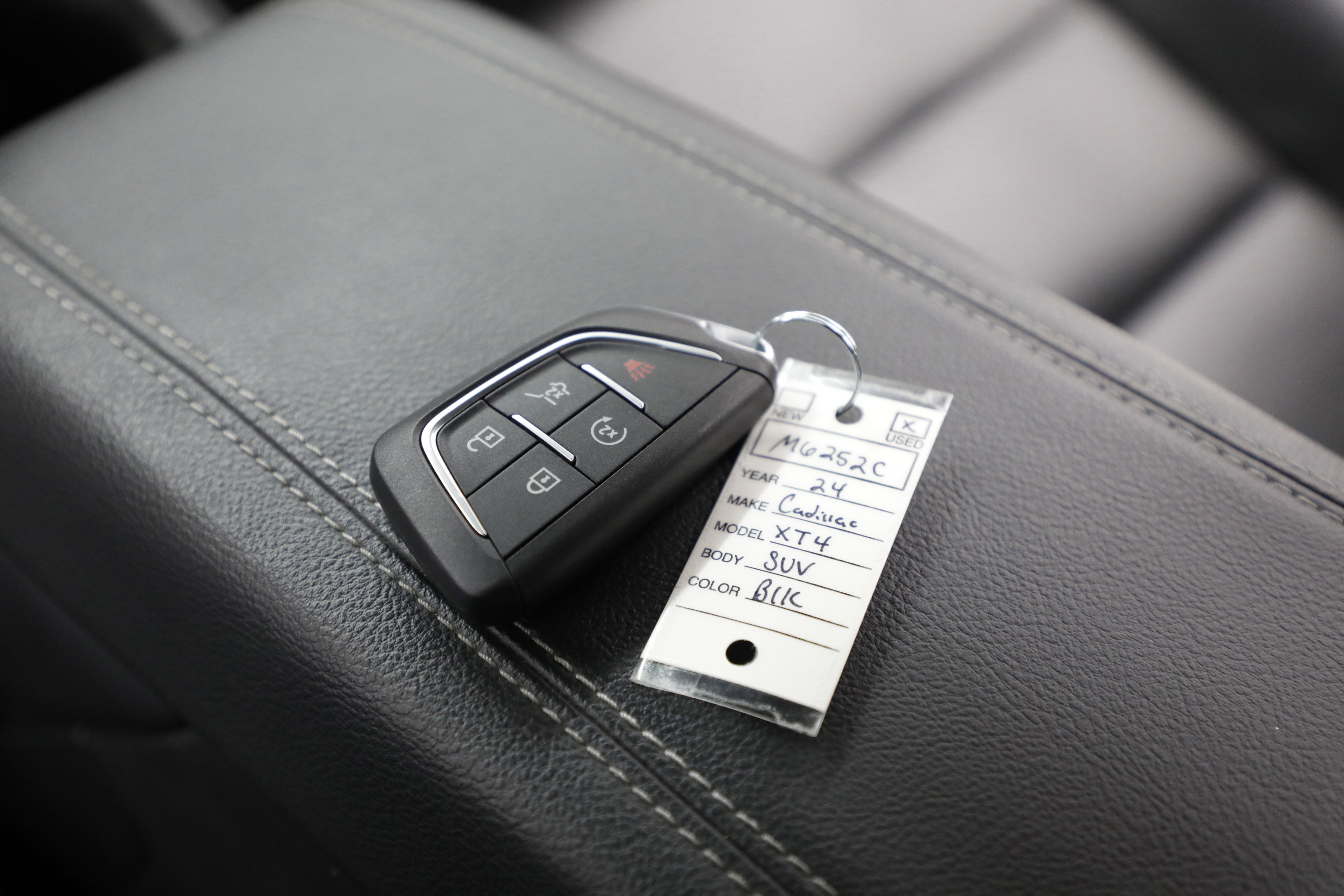 2024 Cadillac XT4 Premium Luxury