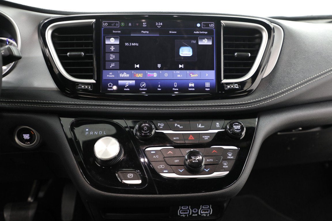 2024 Chrysler Pacifica Hybrid S Appearance Pkg
