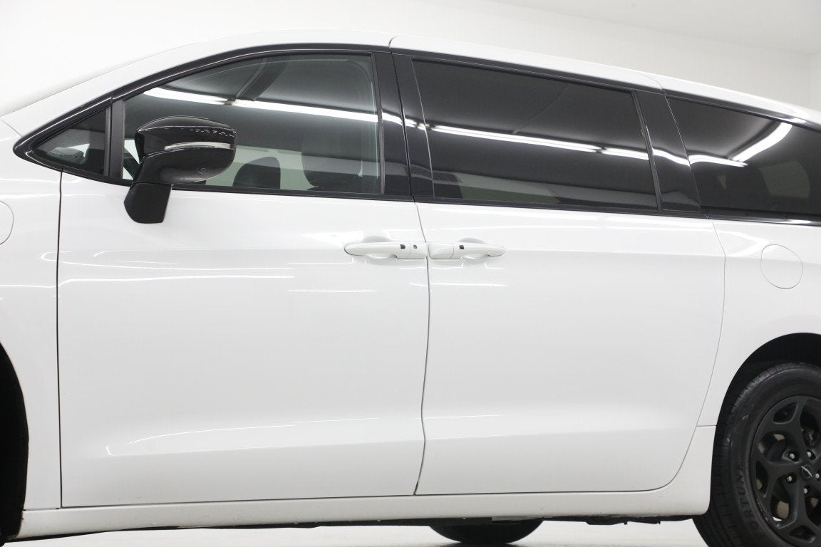 2024 Chrysler Pacifica Hybrid S Appearance Pkg