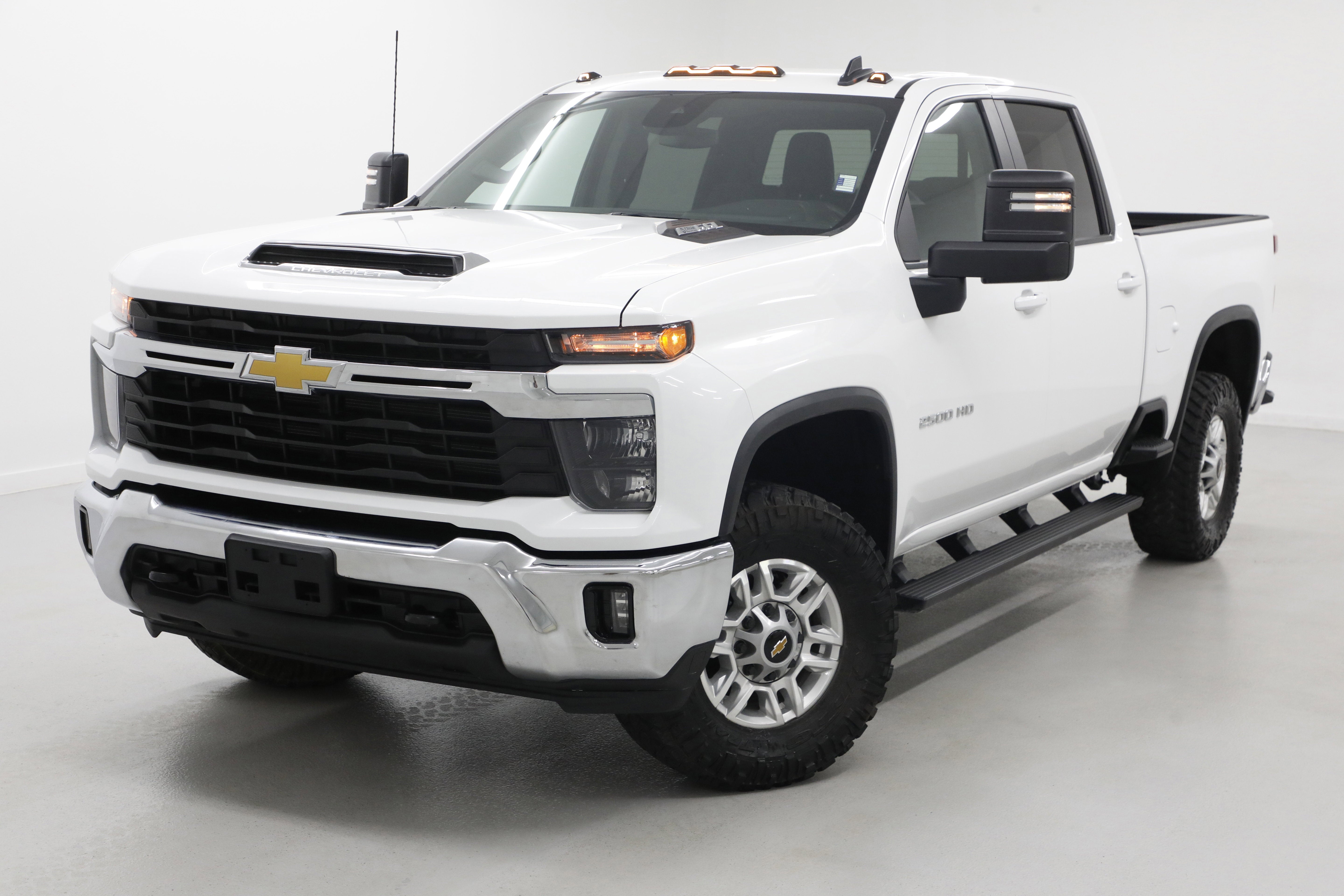 2025 Chevrolet Silverado HD LT 4WD Crew Cab Standard Box's photo