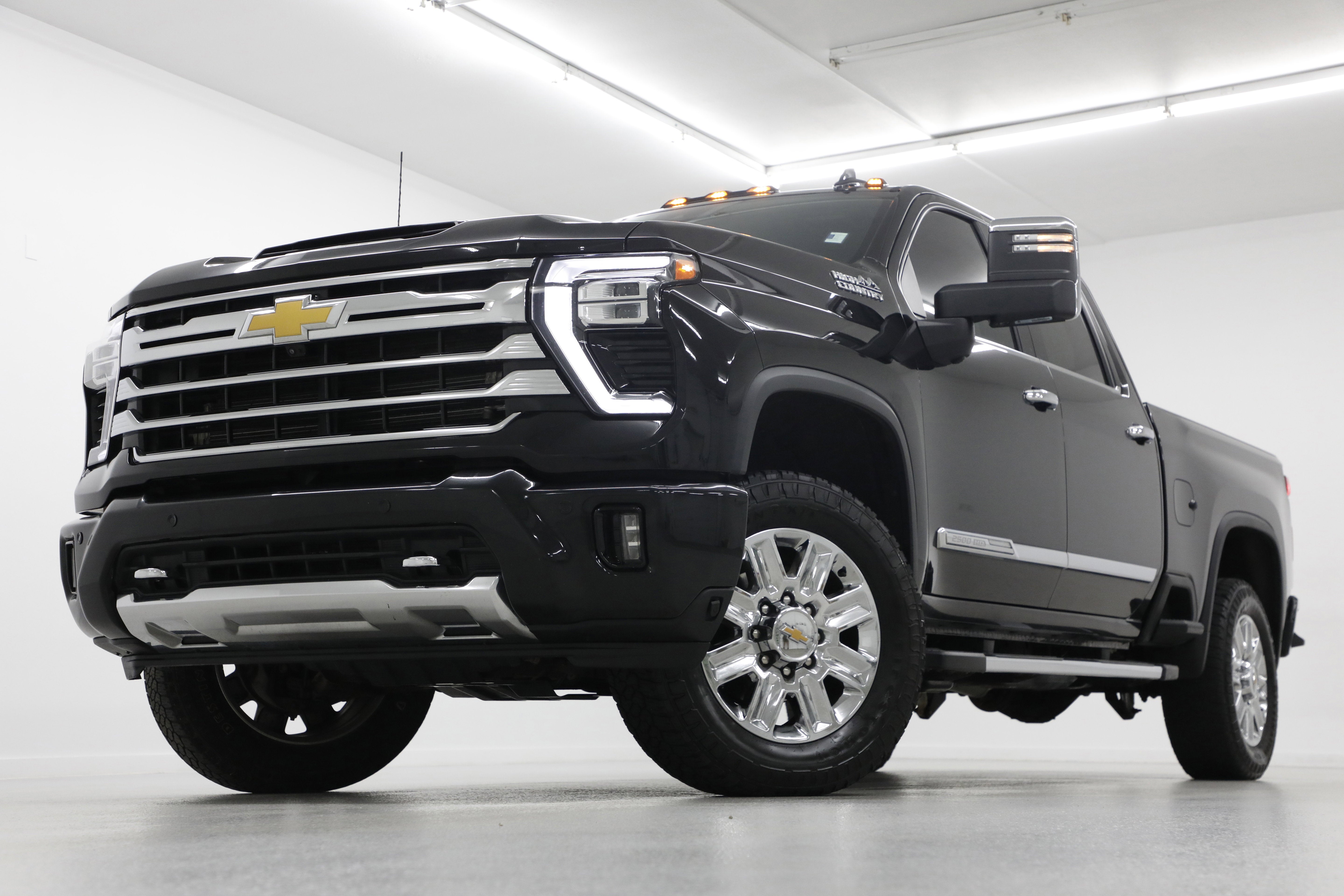 2024 Chevrolet Silverado HD High Country 4WD Crew Cab Standard Box's photo