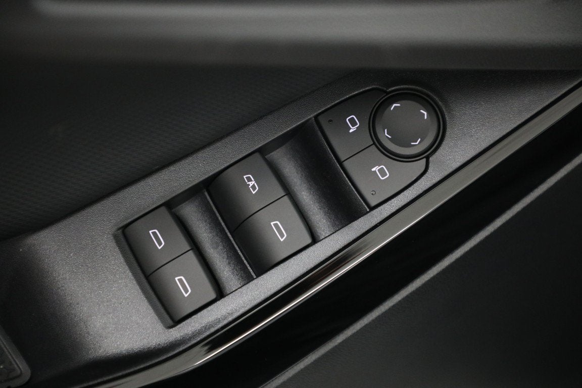 2027 Chevrolet Equinox LT - Photo 15