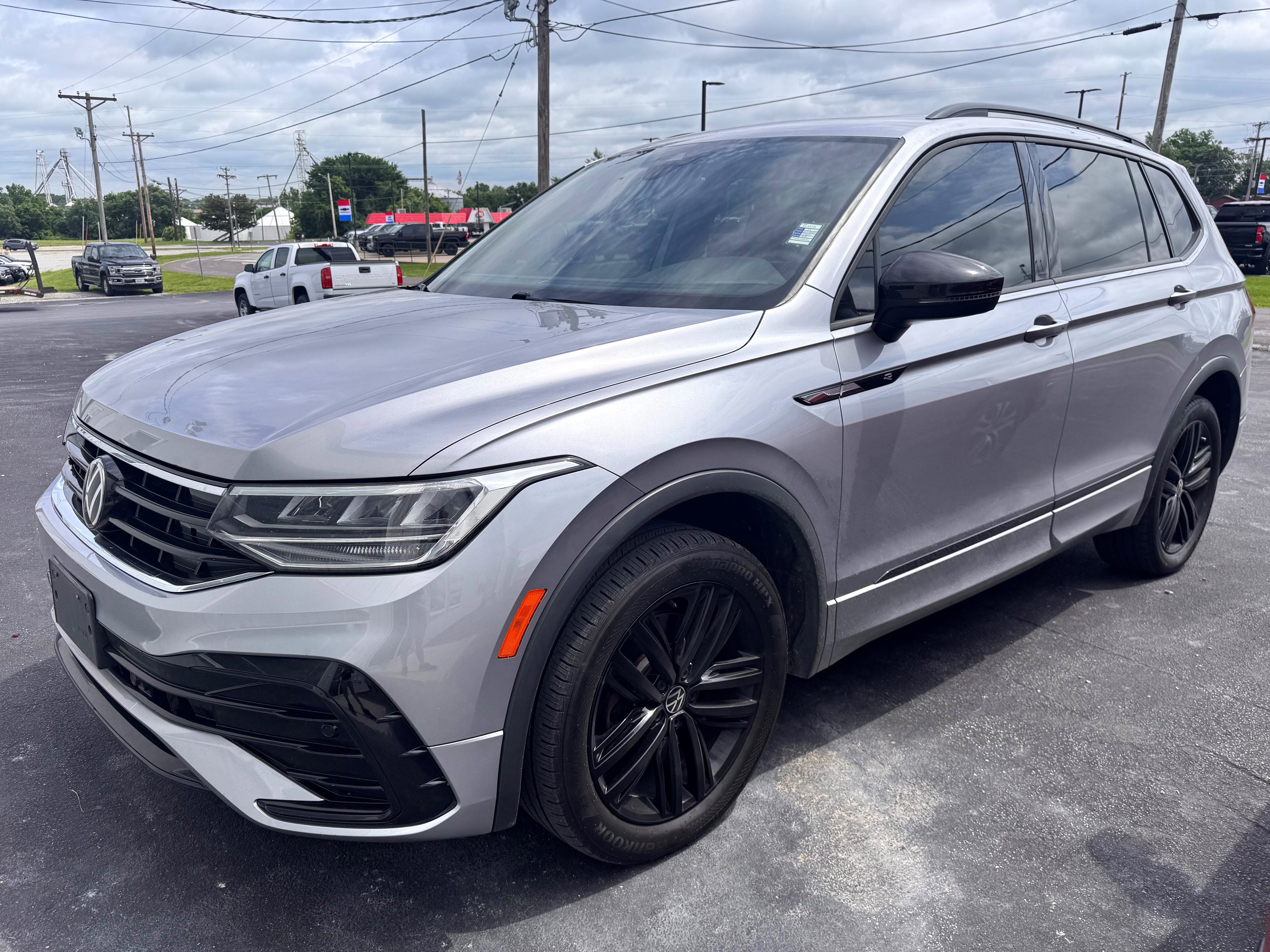 2022 Volkswagen Tiguan 2.0T SE R-Line Black 4Motion's photo