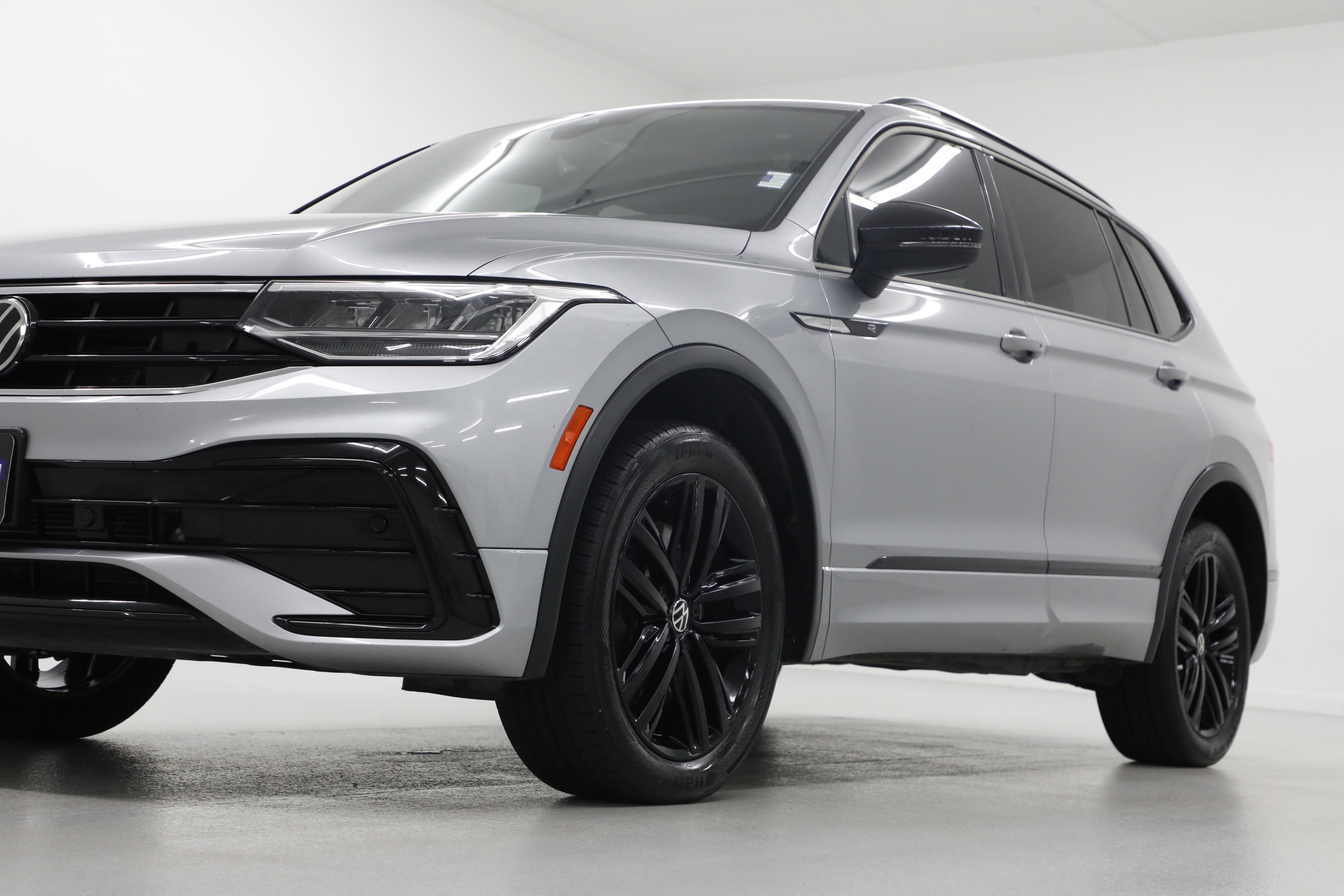 2022 Volkswagen Tiguan SE R-Line Black