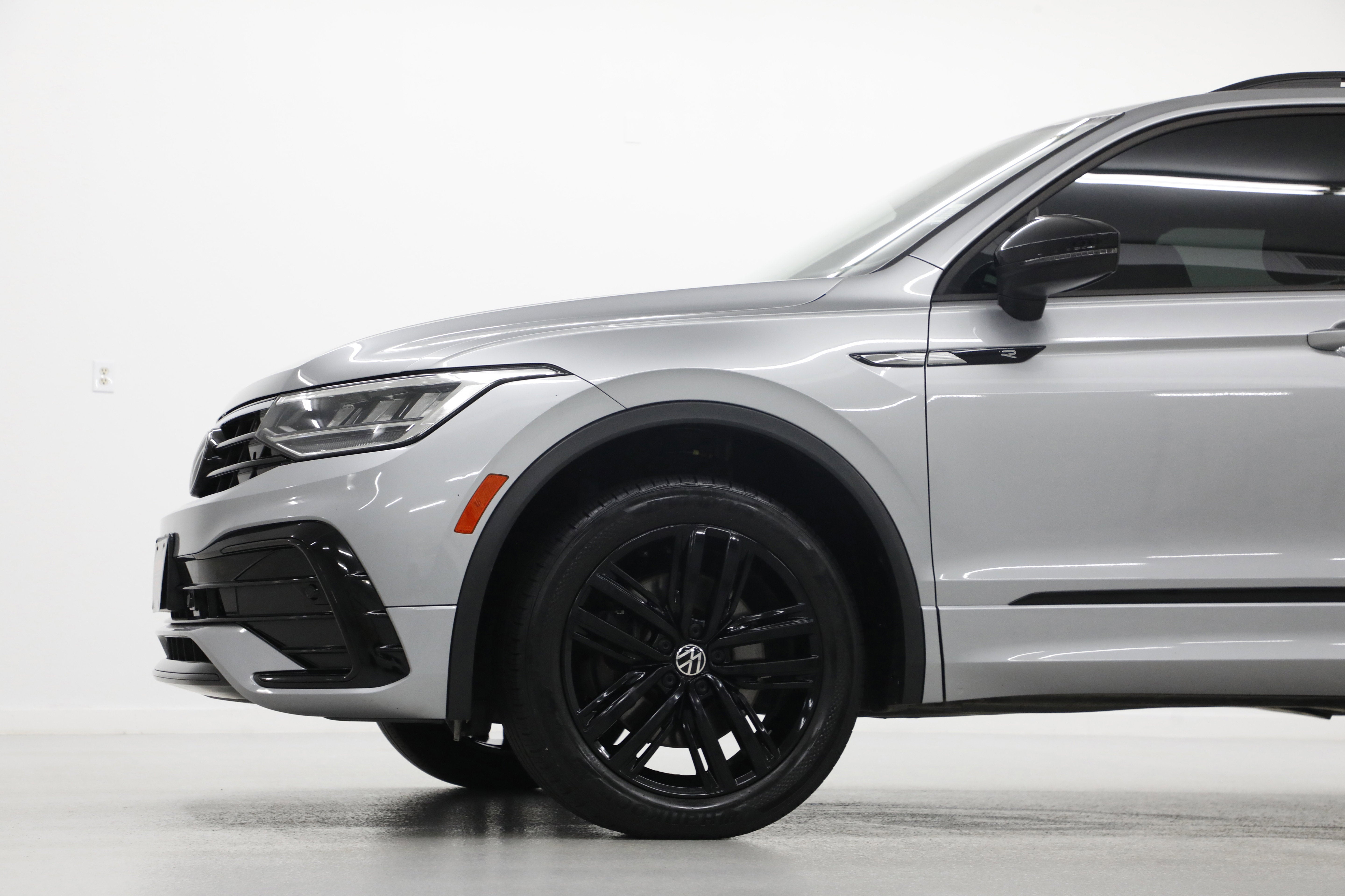 2022 Volkswagen Tiguan SE R-Line Black