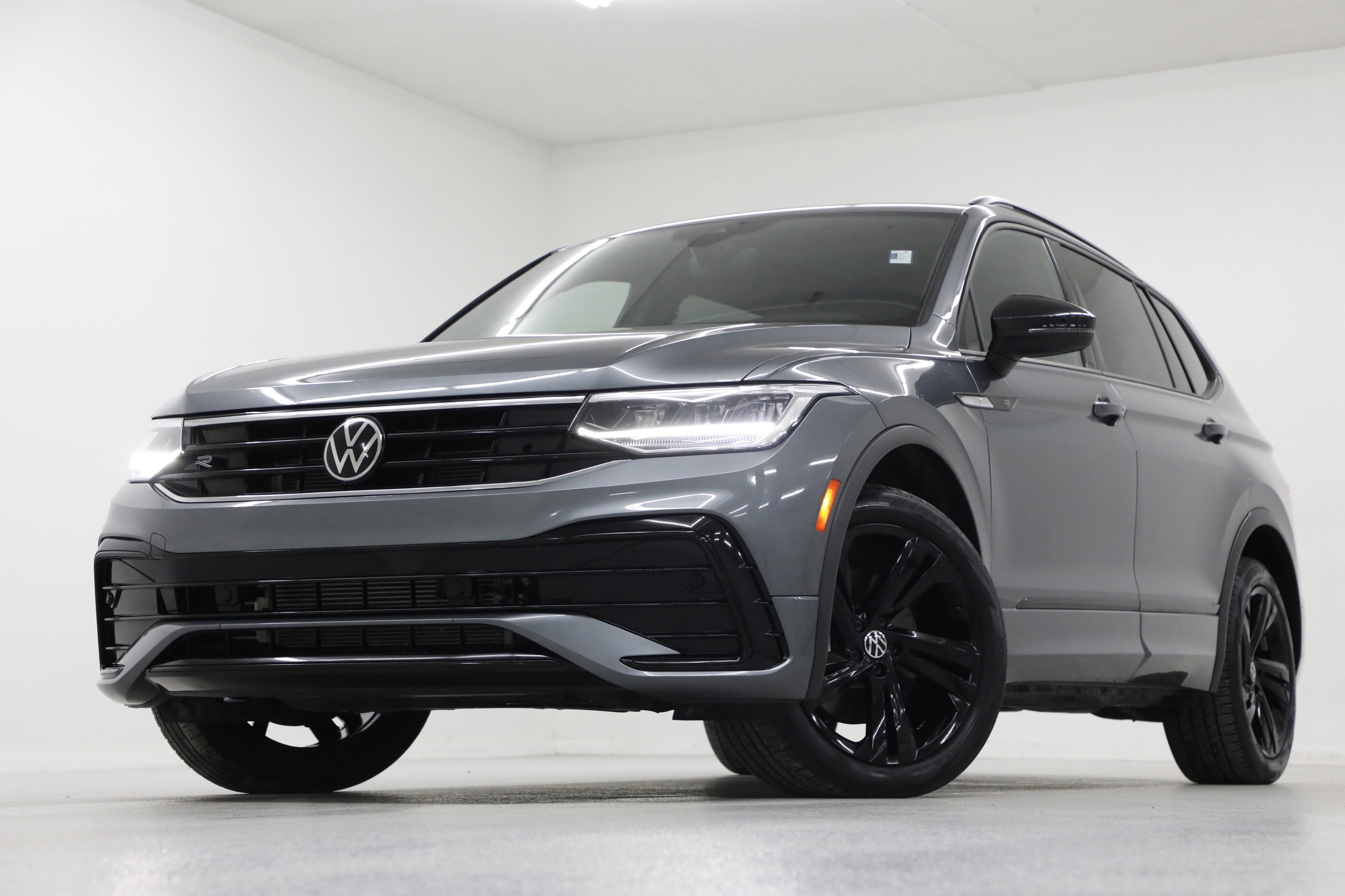 2023 Volkswagen Tiguan SE R-Line Black