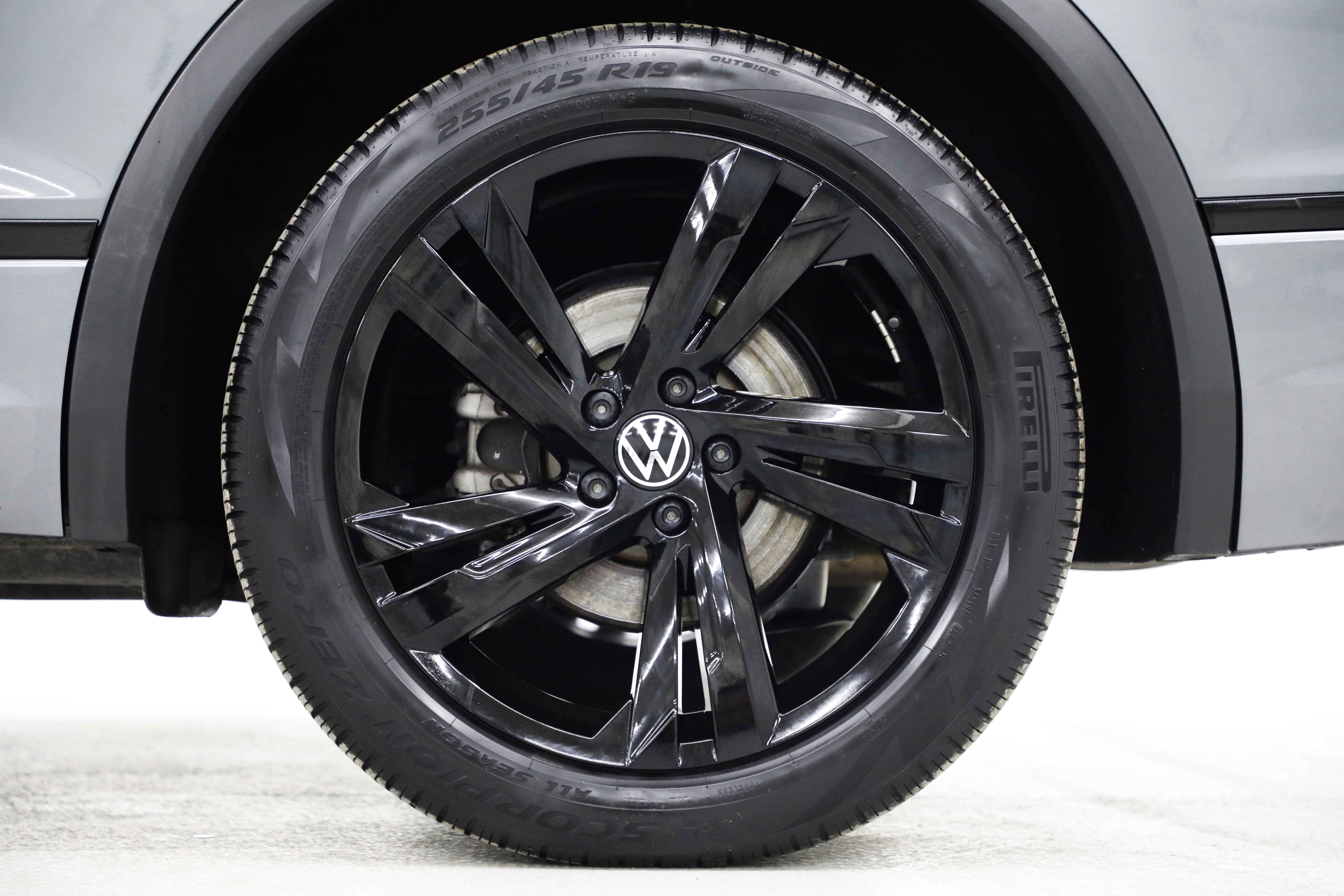 2023 Volkswagen Tiguan SE R-Line Black