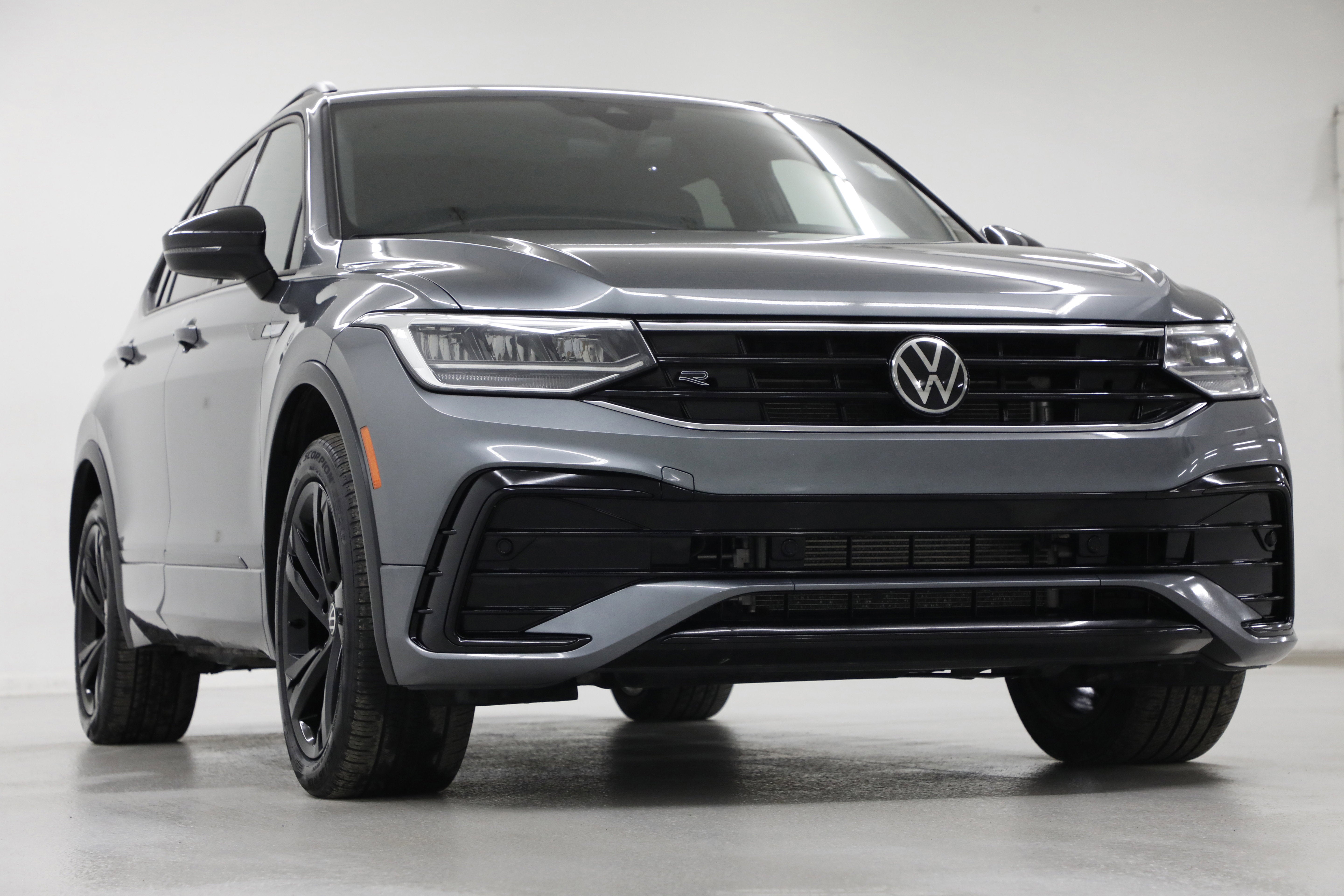 2023 Volkswagen Tiguan SE R-Line Black