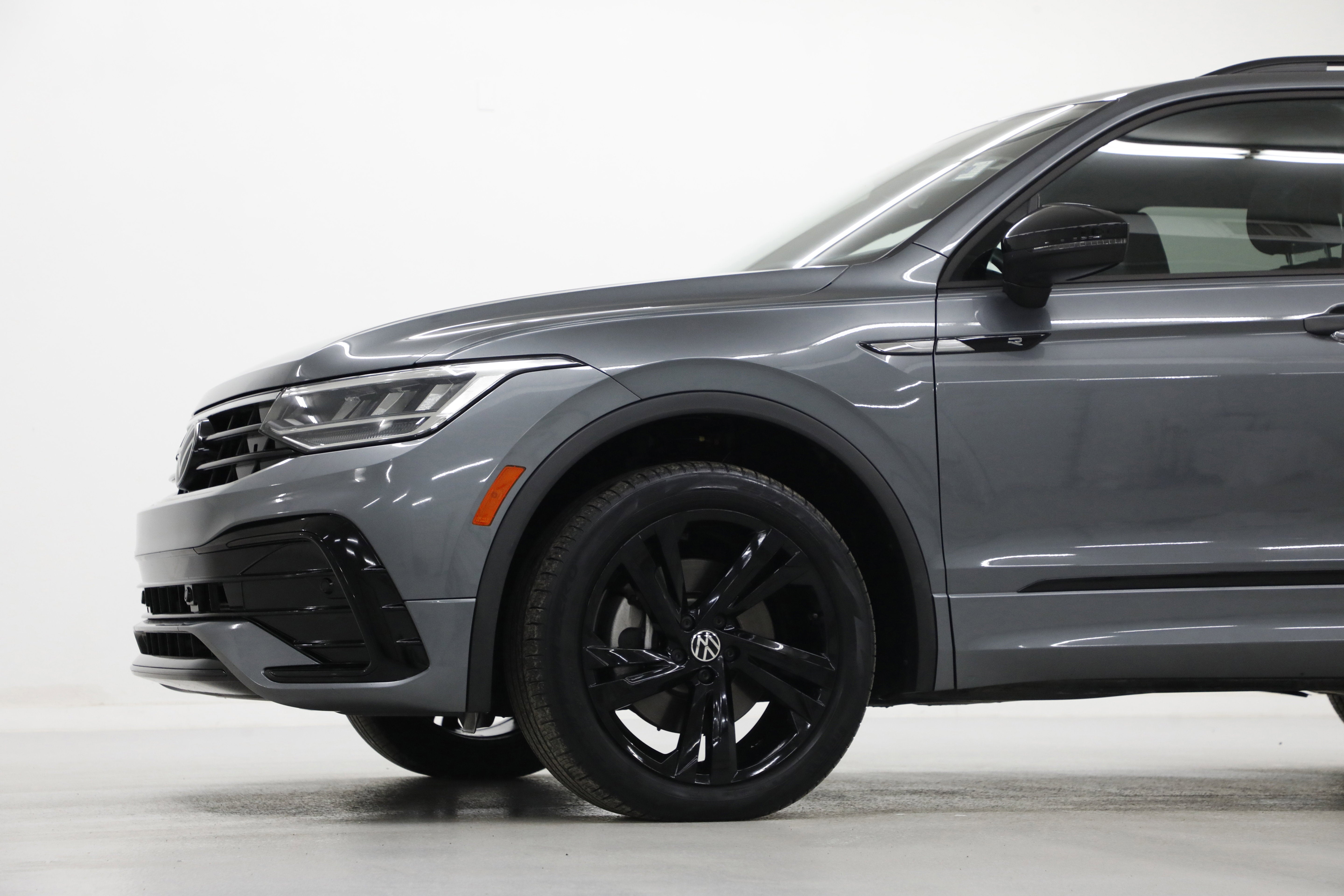 2023 Volkswagen Tiguan SE R-Line Black