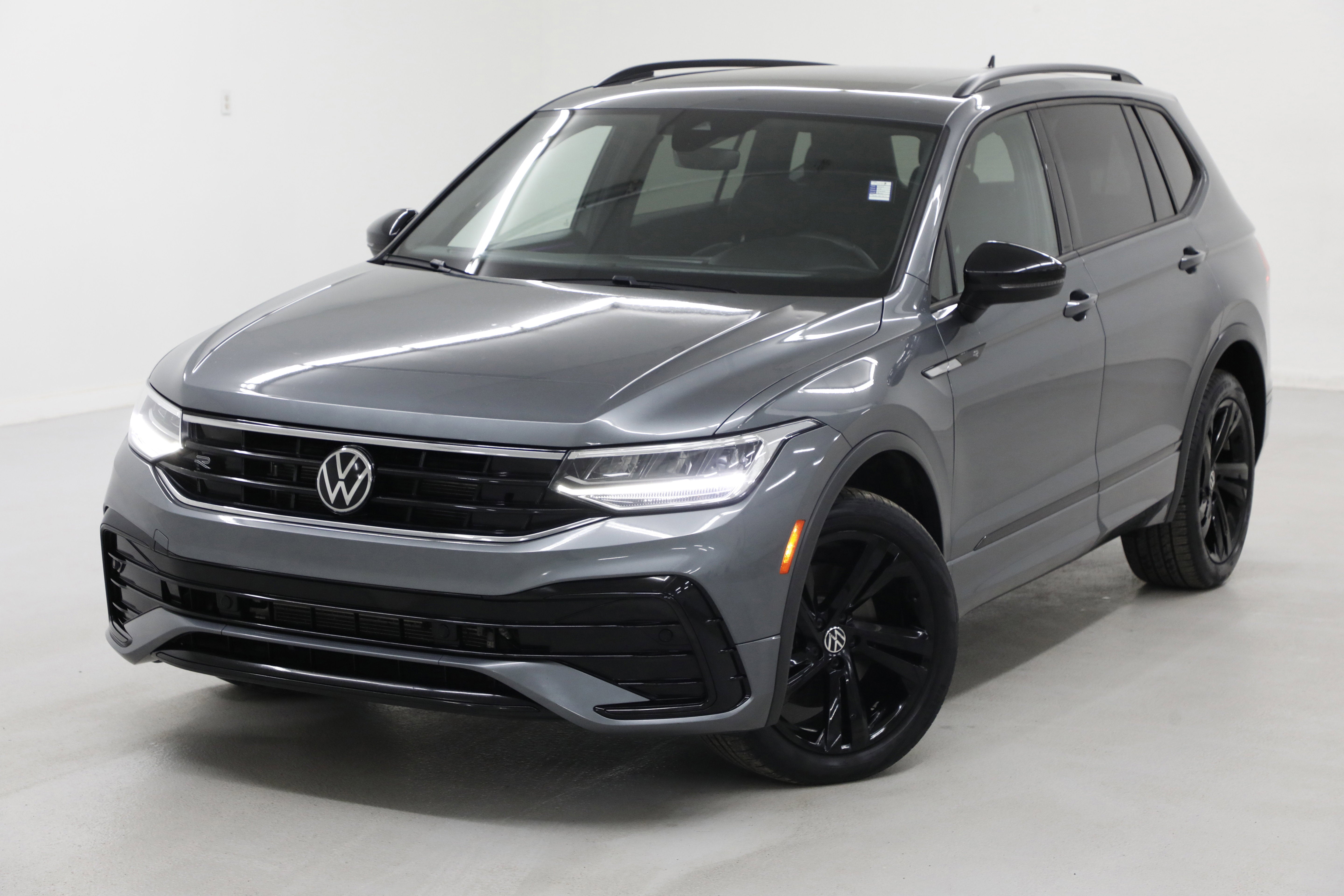 2023 Volkswagen Tiguan SE R-Line Black