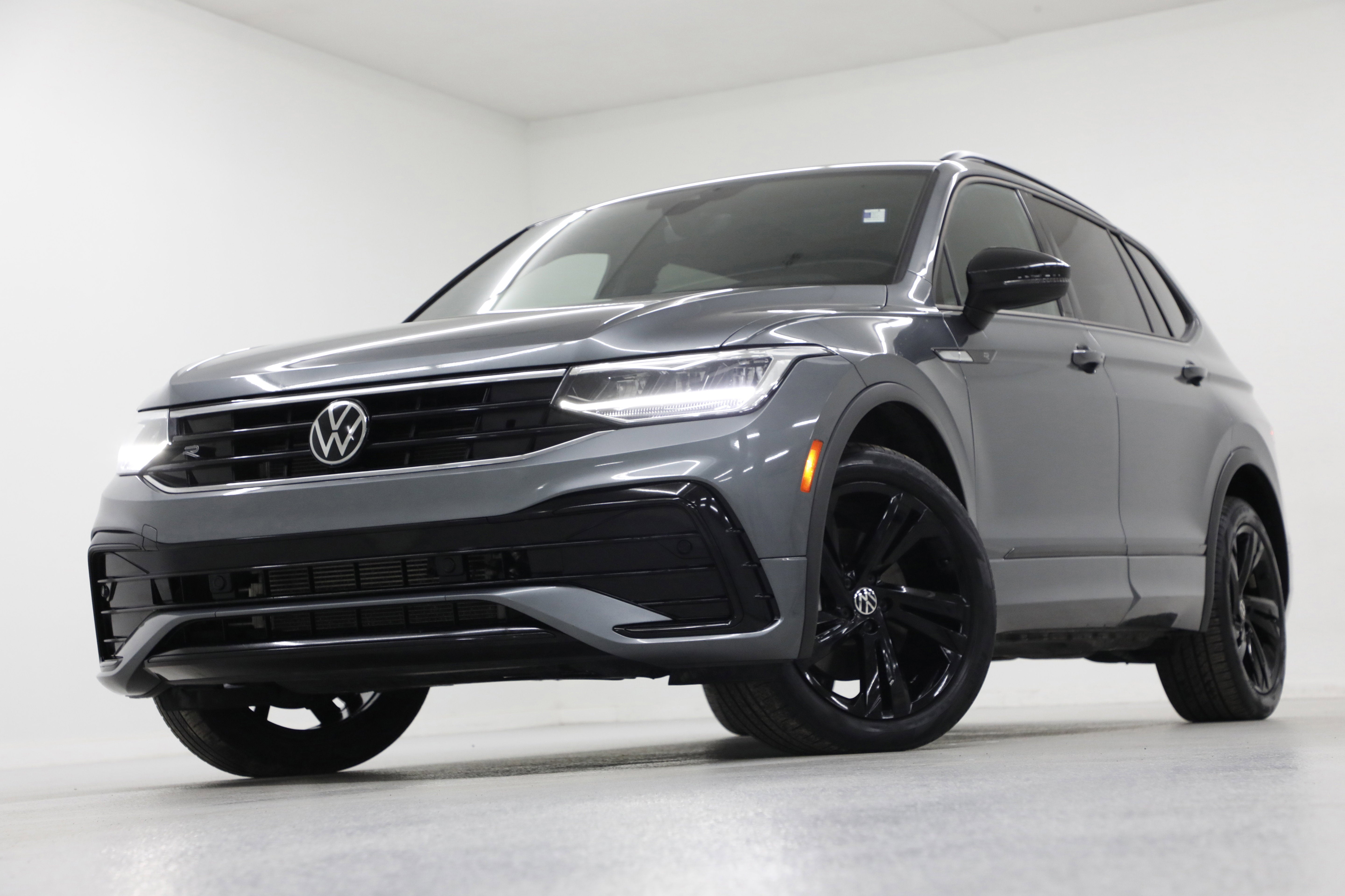 2023 Volkswagen Tiguan SE R-Line Black