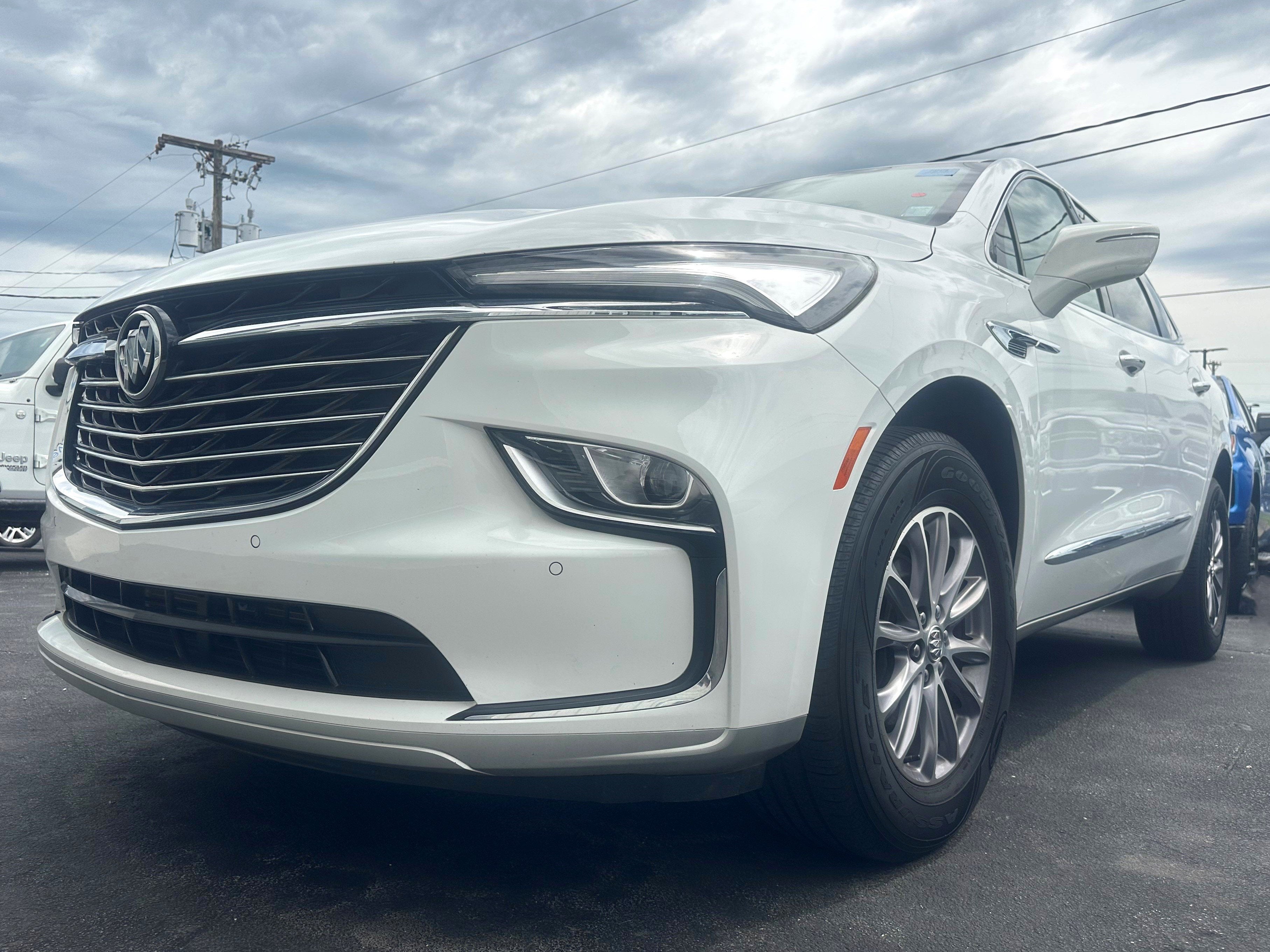 2023 Buick Enclave Essence's photo
