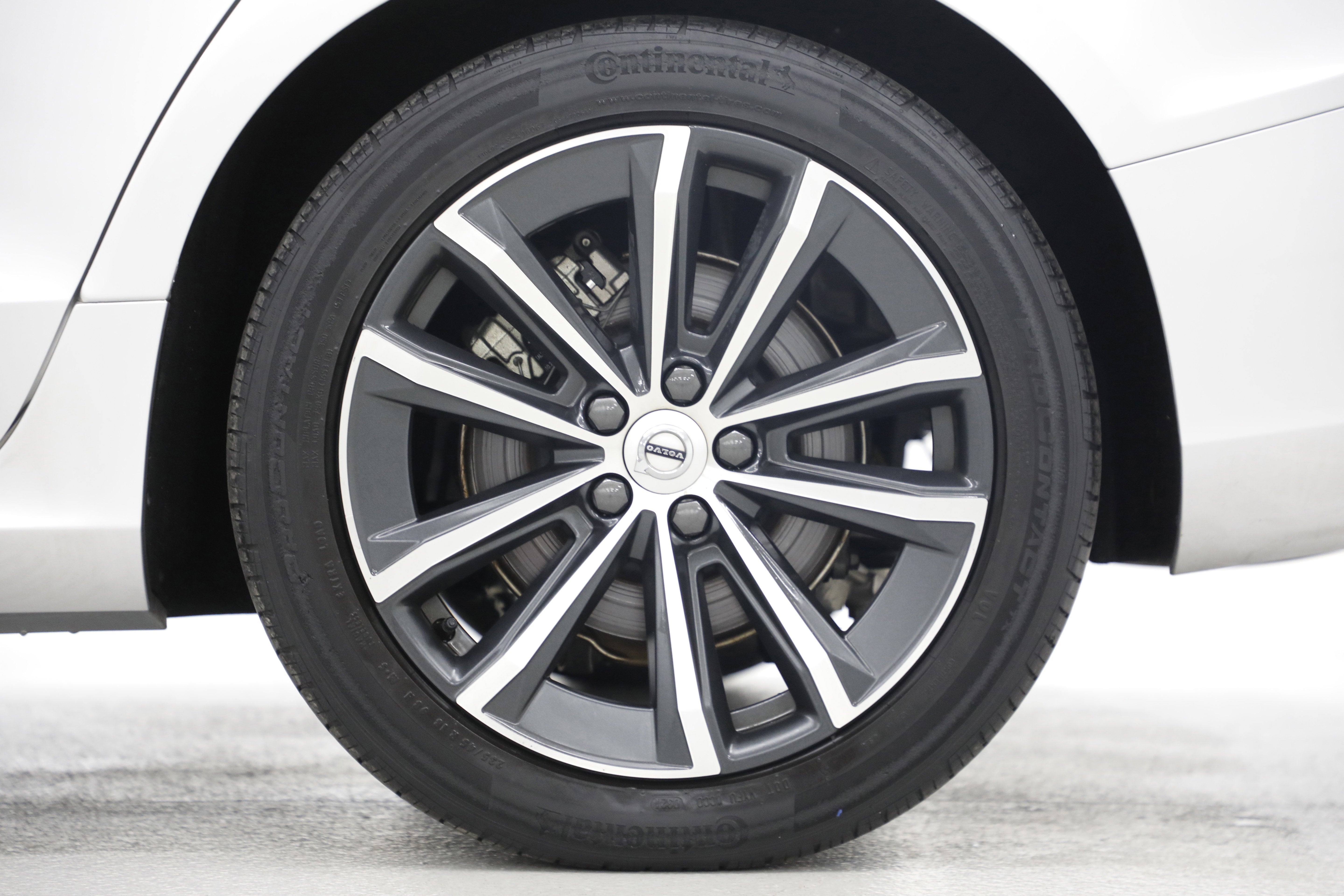 2022 Volvo S60 Momentum