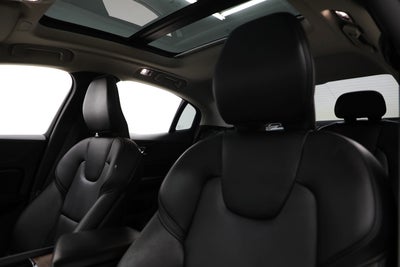 2022 Volvo S60 Momentum