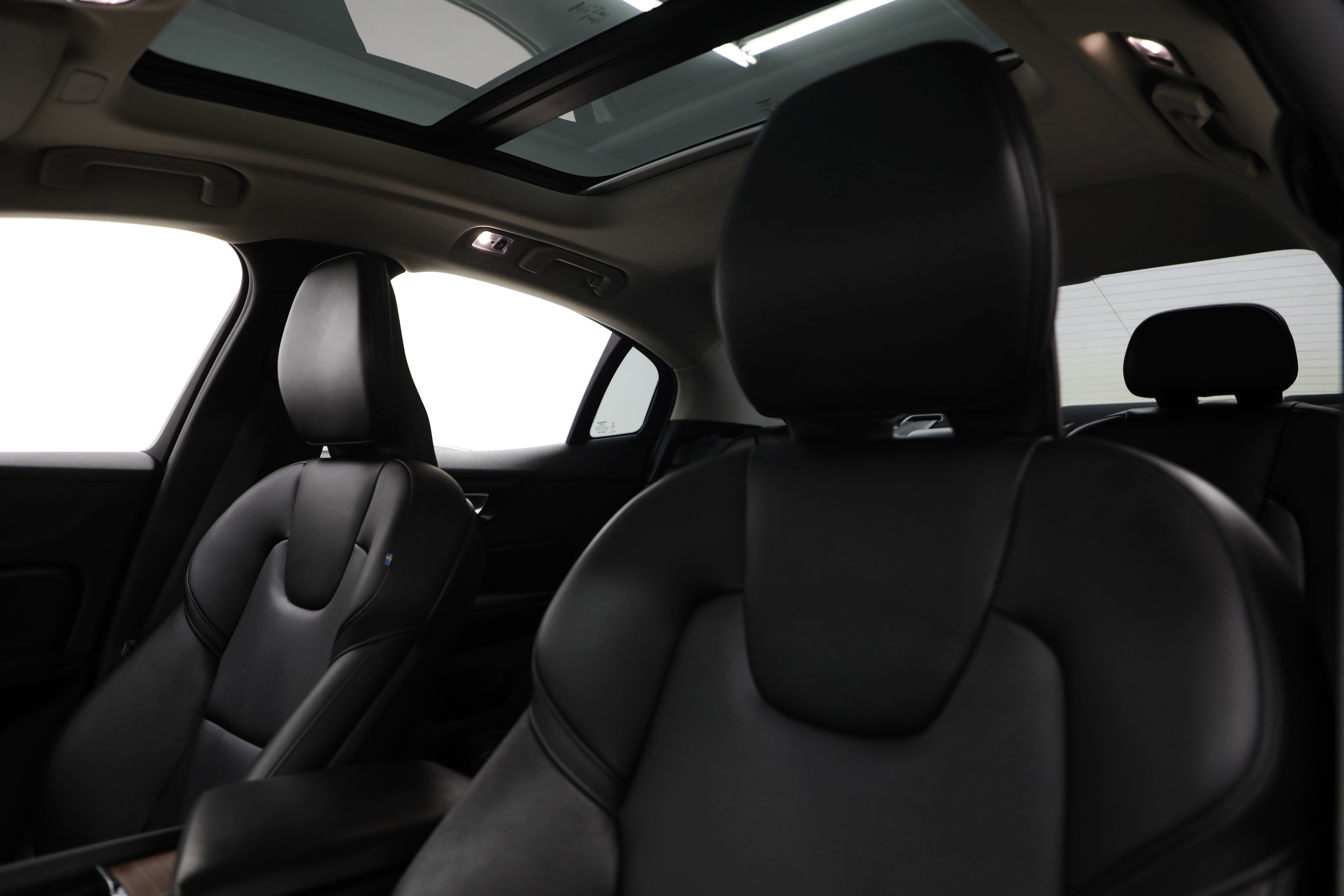 2022 Volvo S60 Momentum